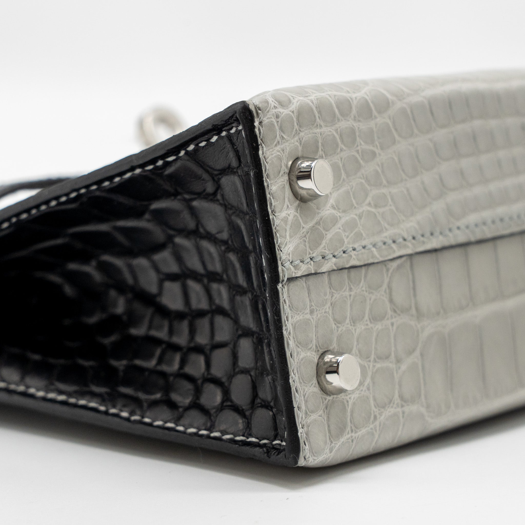 hermes-mini-kelly-ii-alligator-mississippiensis-matt-gris-perle-black-shw-stamp-w