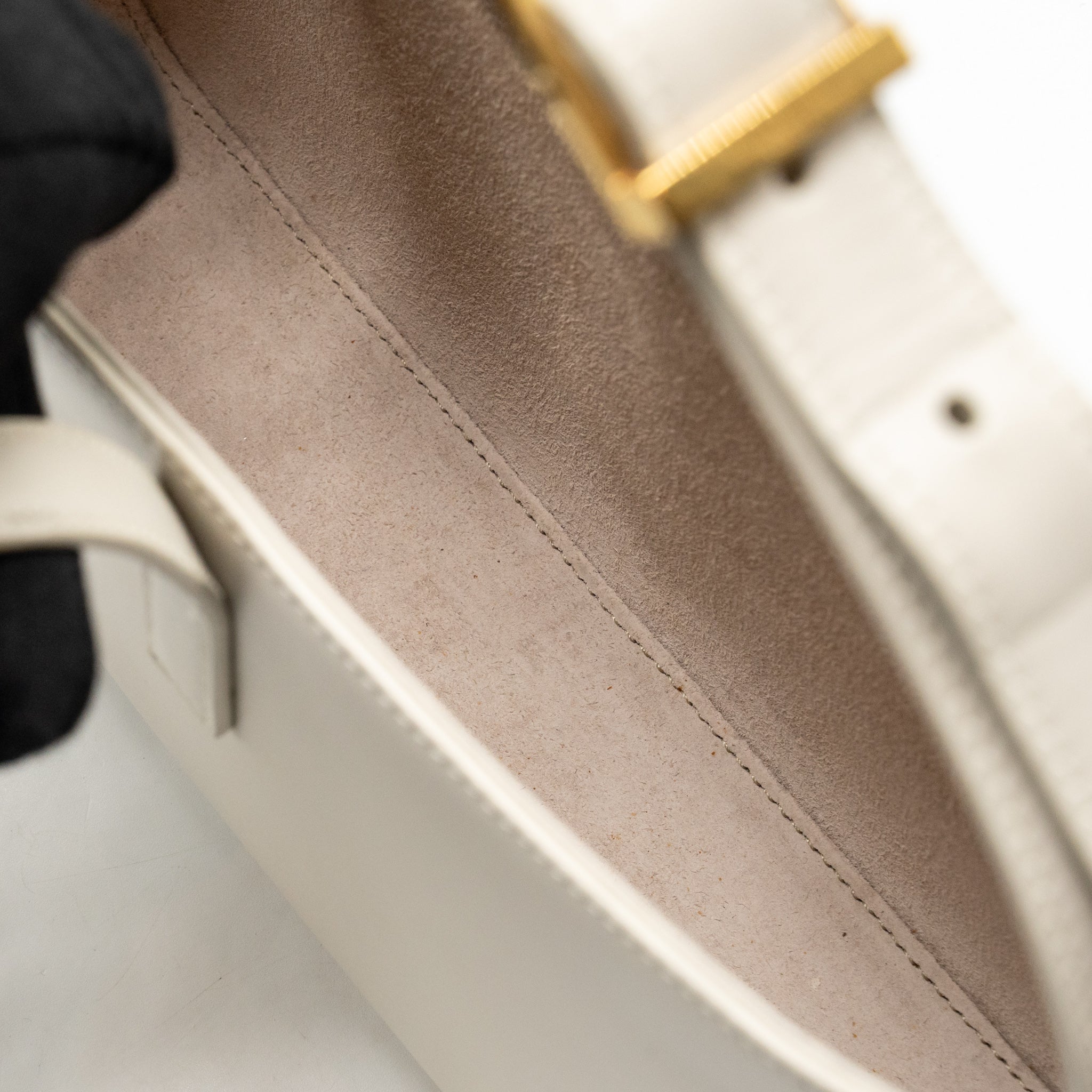 saint-laurent-le-5-a-7-hobo-calfskin-blanc-vintage-ghw