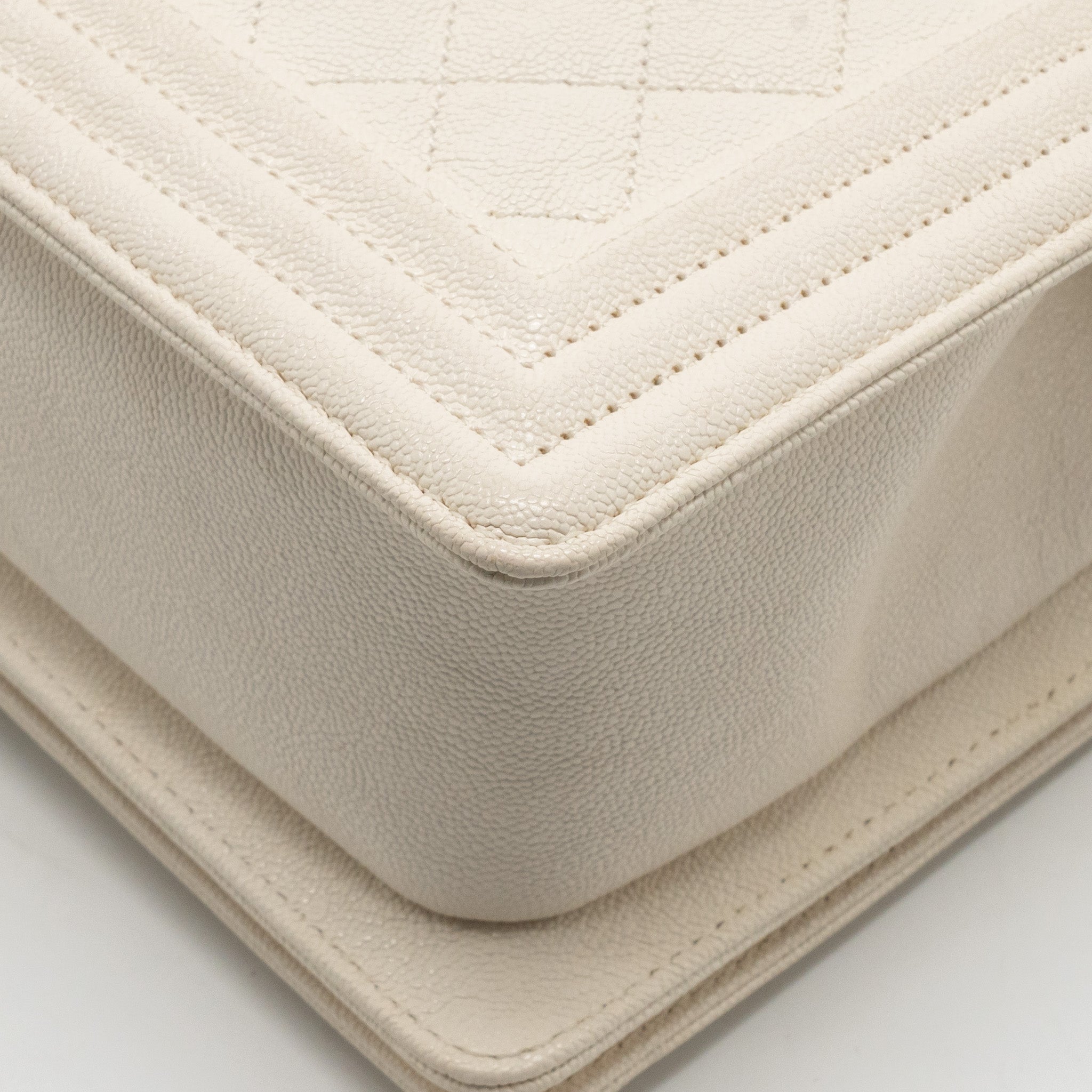 chanel-medium-boy-bag-caviar-white-lghw