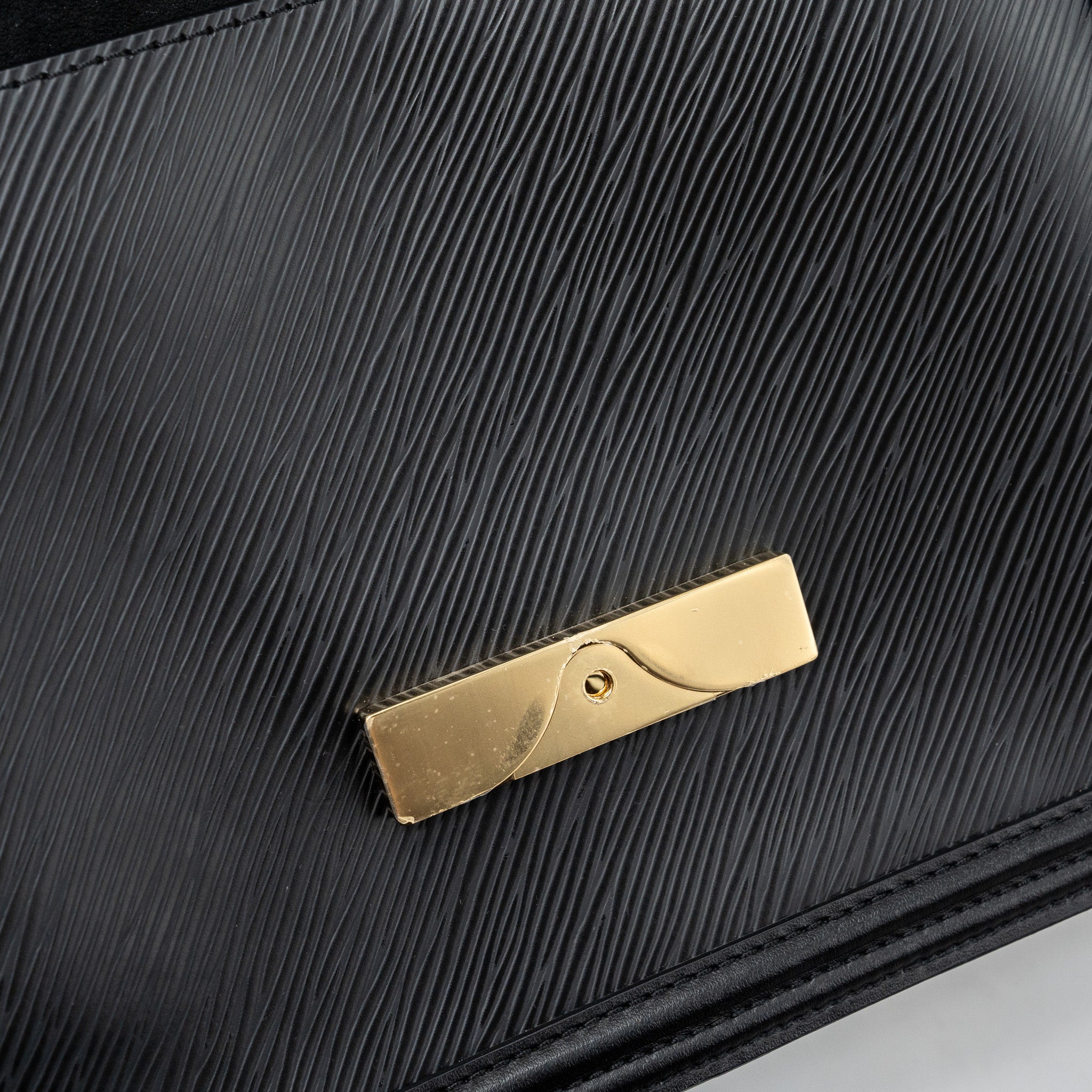 louis-vuitton-dauphine-mm-epi-black-ghw-1