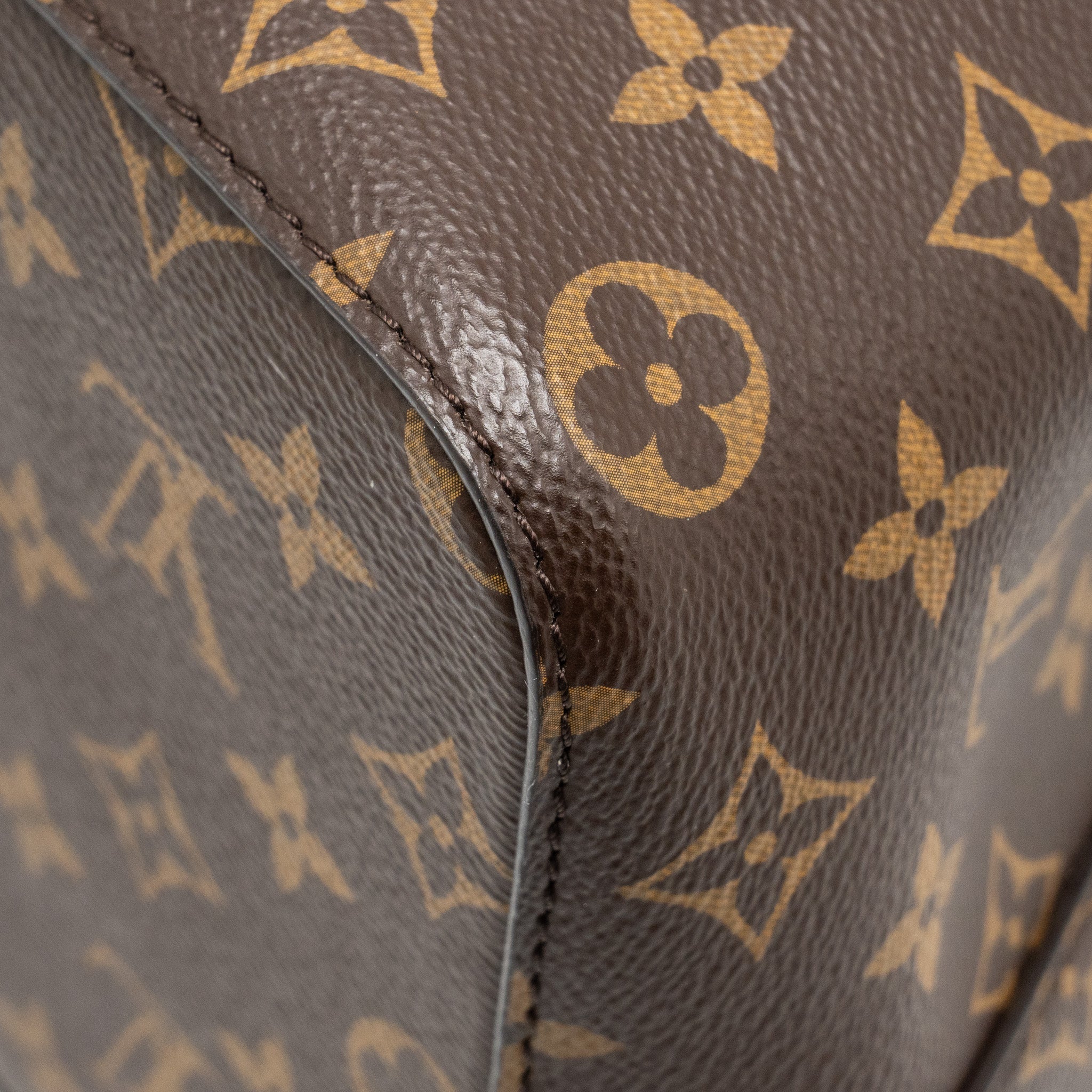 louis-vuitton-neonoe-monogram-canvas-black-ghw-4