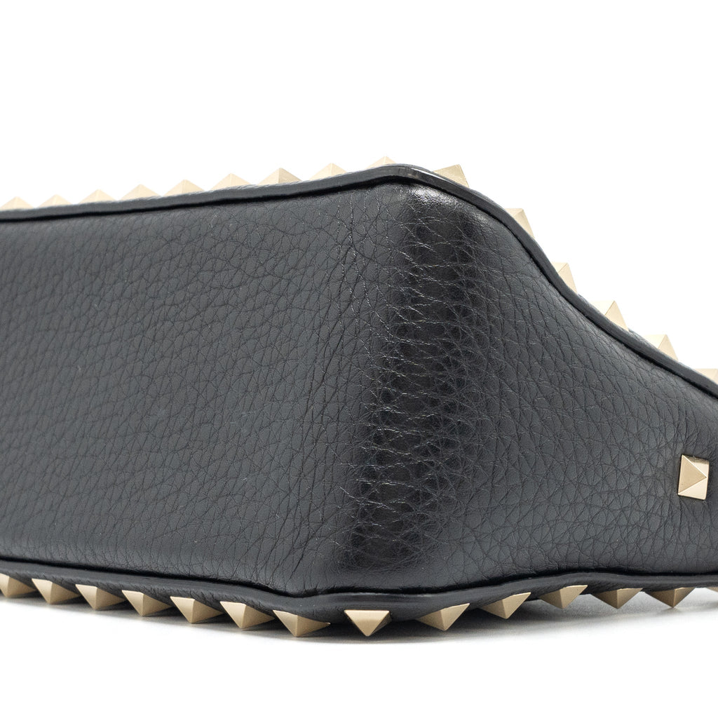 valentino-rockstud-small-top-handle-shoulder-bag-calfskin-black-lghw