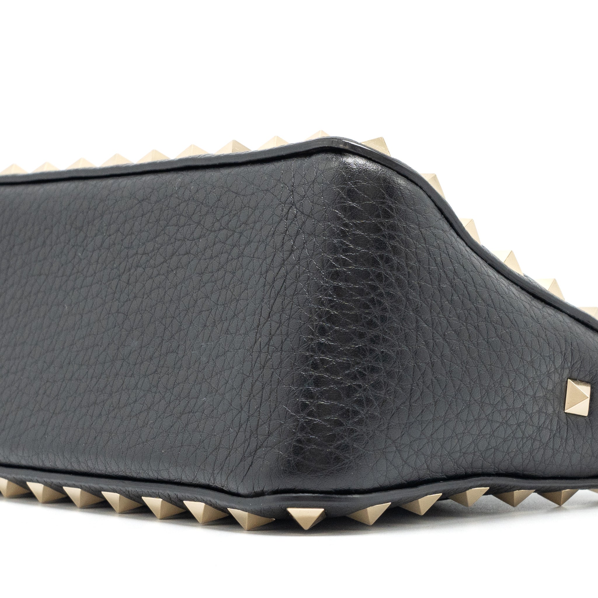 valentino-rockstud-small-top-handle-shoulder-bag-calfskin-black-lghw