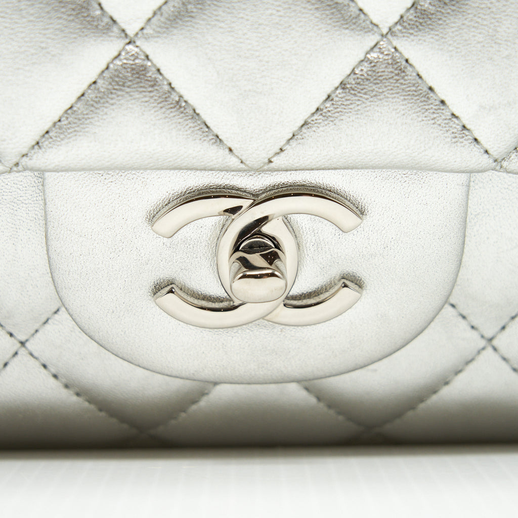 chanel-maxi-classic-double-flap-bag-lambskin-sliver-shw