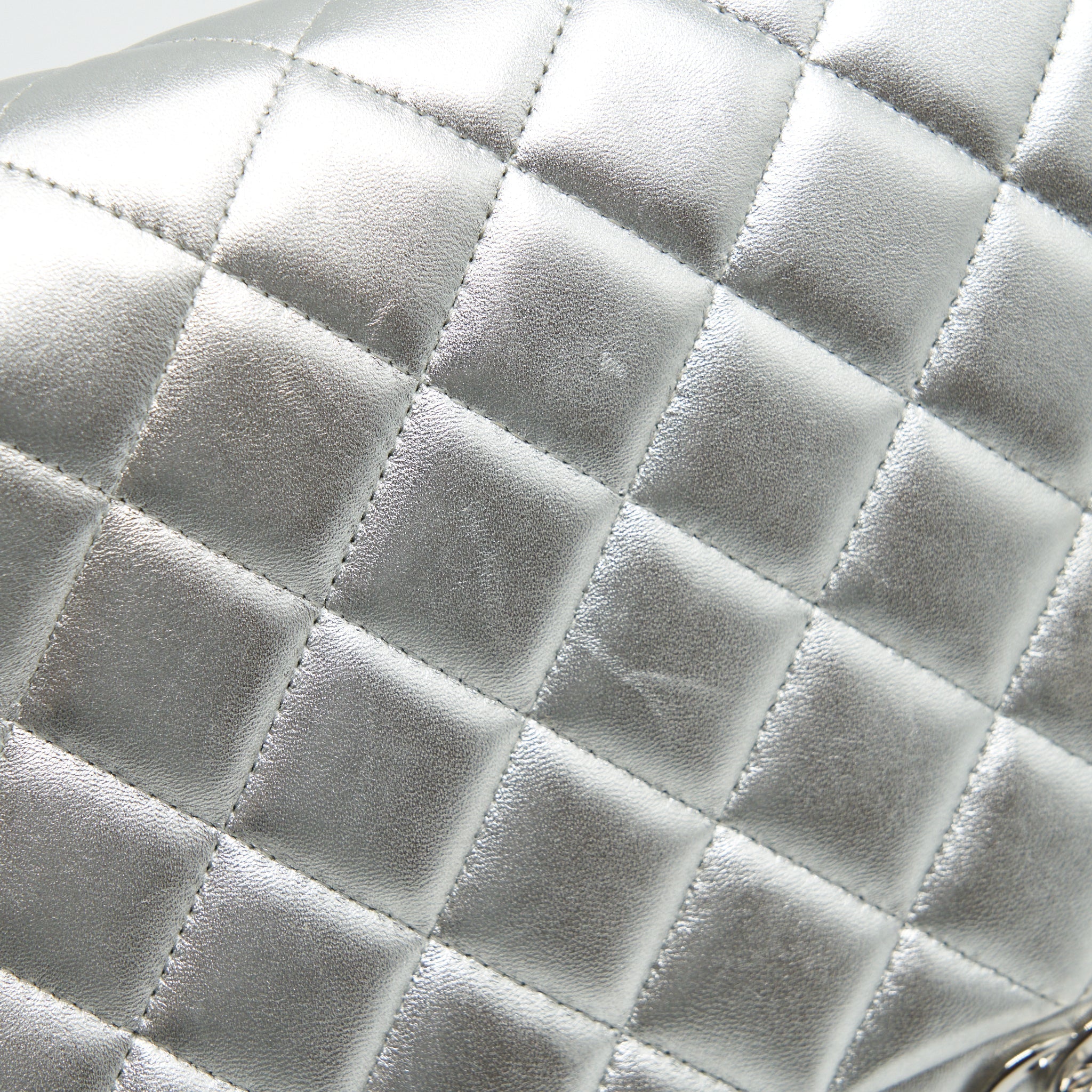 chanel-maxi-classic-double-flap-bag-lambskin-sliver-shw