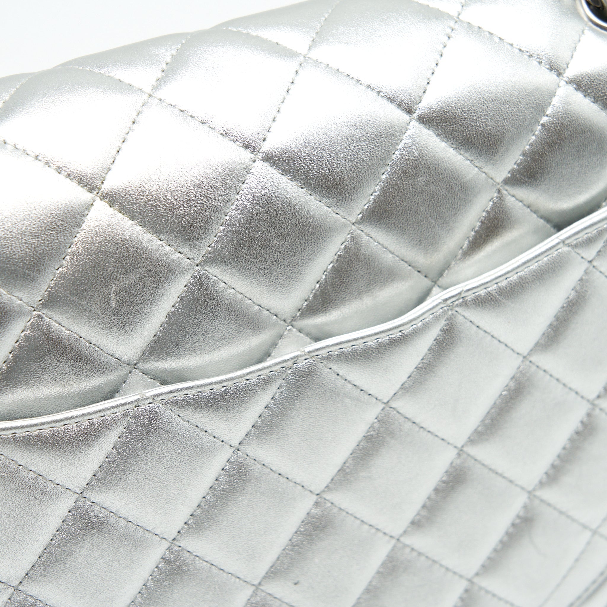 chanel-maxi-classic-double-flap-bag-lambskin-sliver-shw