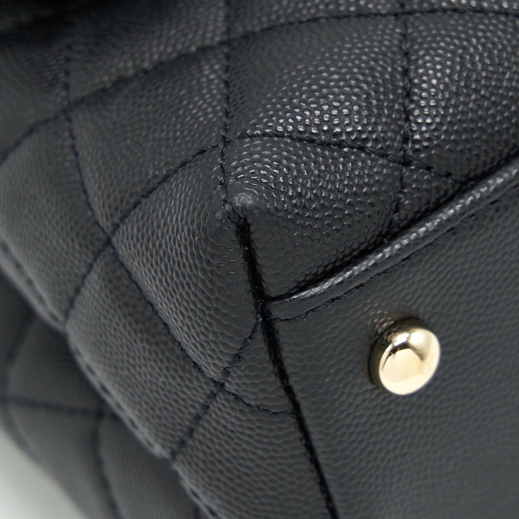 chanel-medium-coco-handle-28cm-caviar-black-lghw