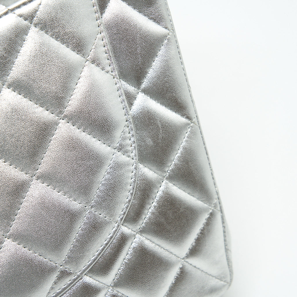 chanel-maxi-classic-double-flap-bag-lambskin-sliver-shw