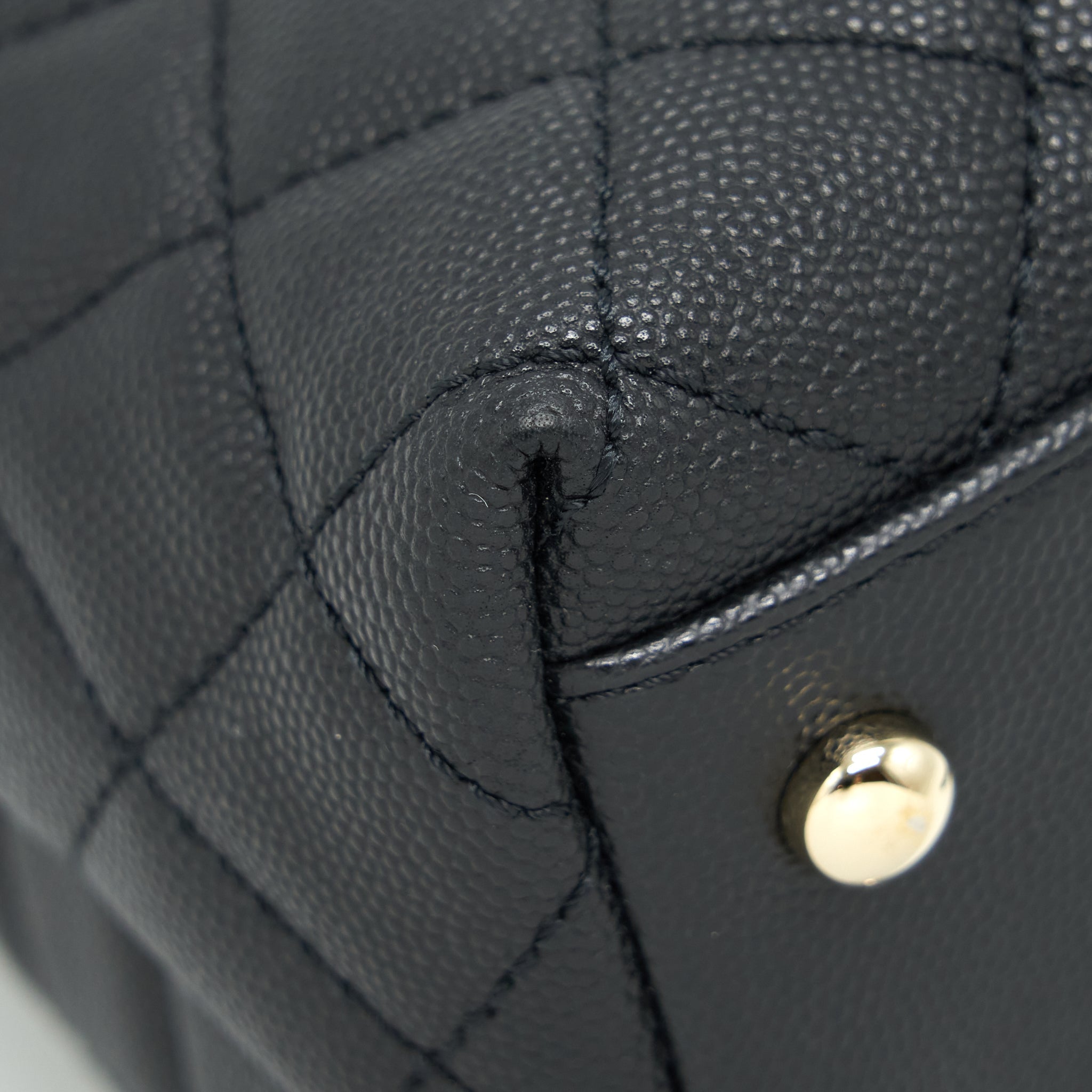 chanel-medium-coco-handle-28cm-caviar-black-lghw
