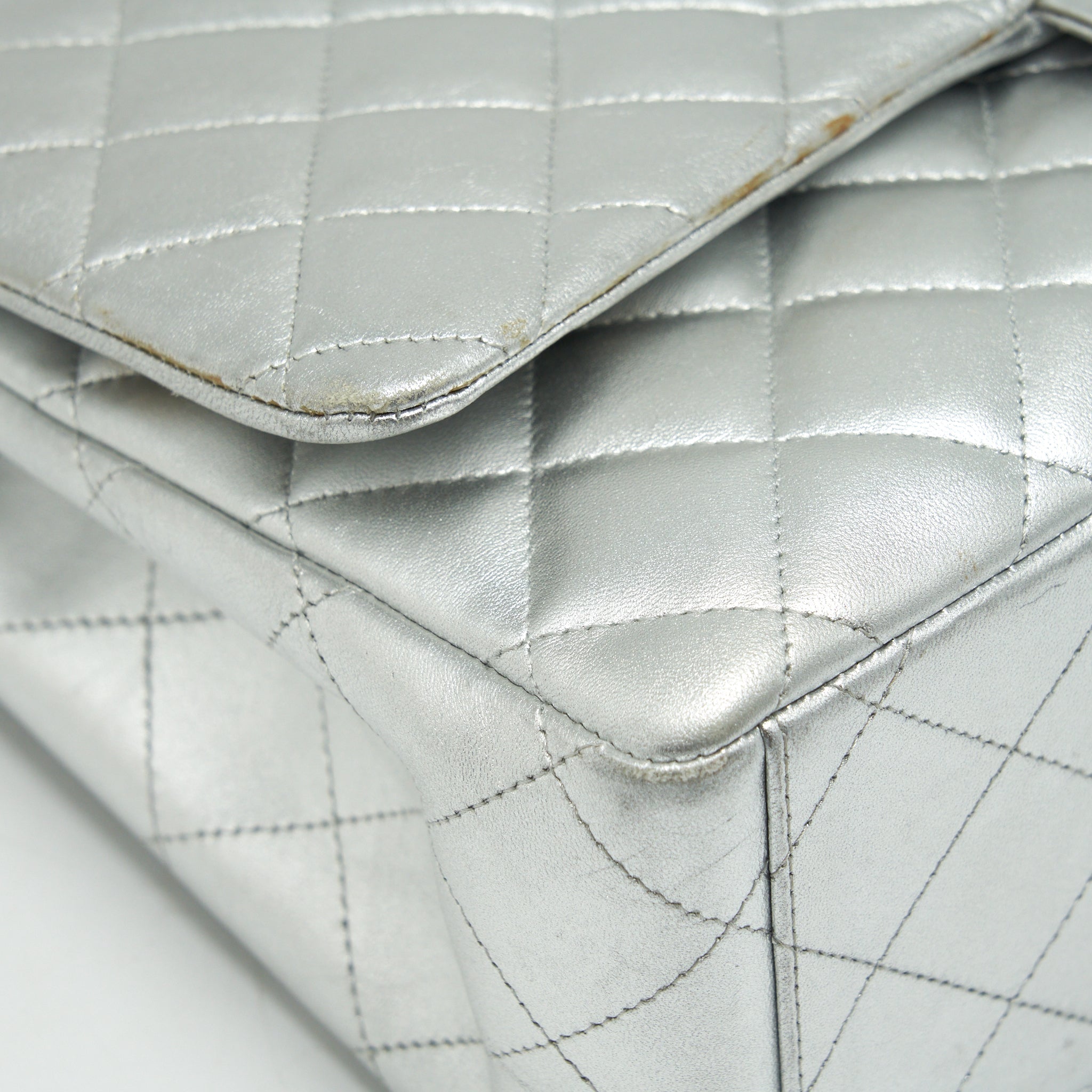 chanel-maxi-classic-double-flap-bag-lambskin-sliver-shw