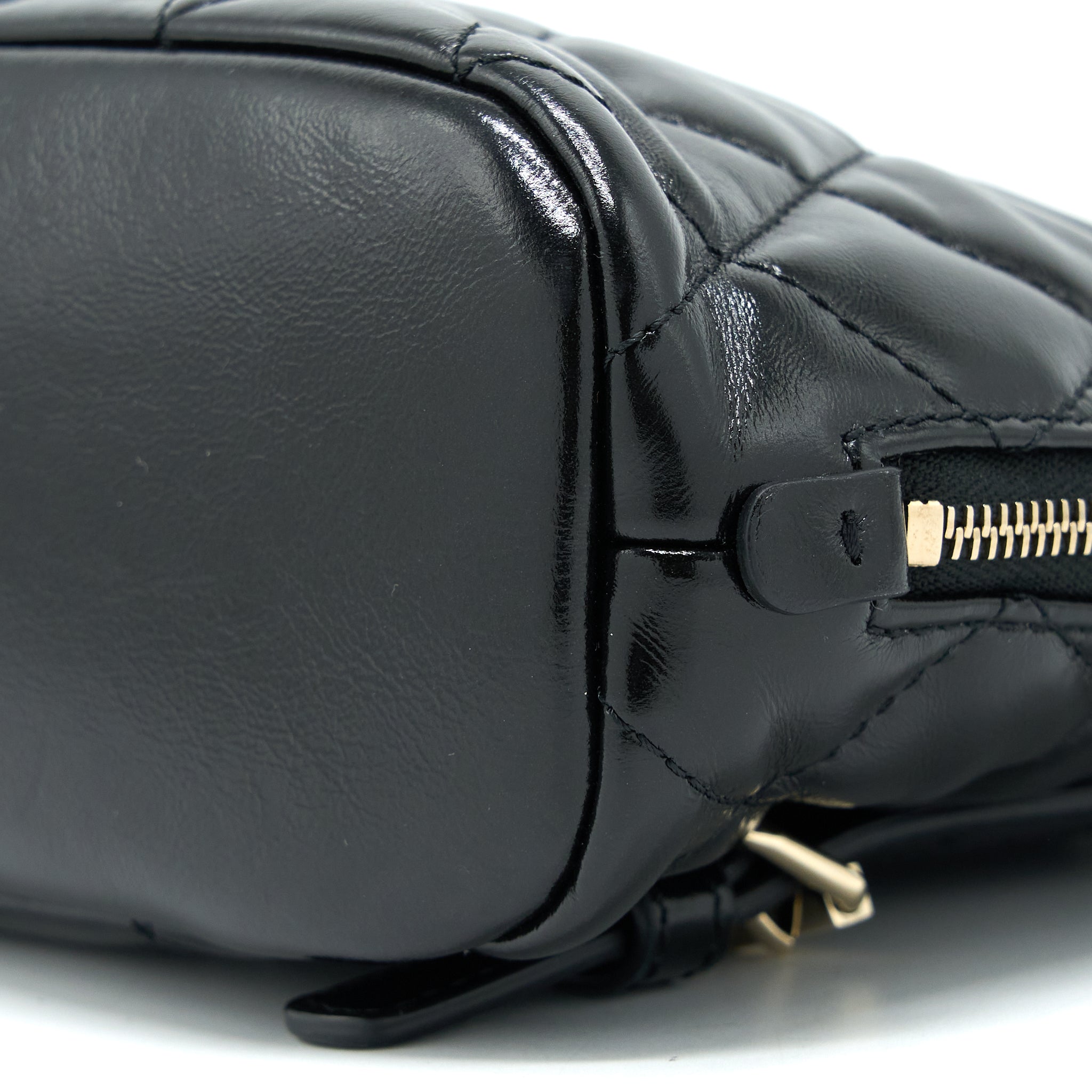 chanel-22a-quilted-backpack-shiny-calfskin-black-lghw