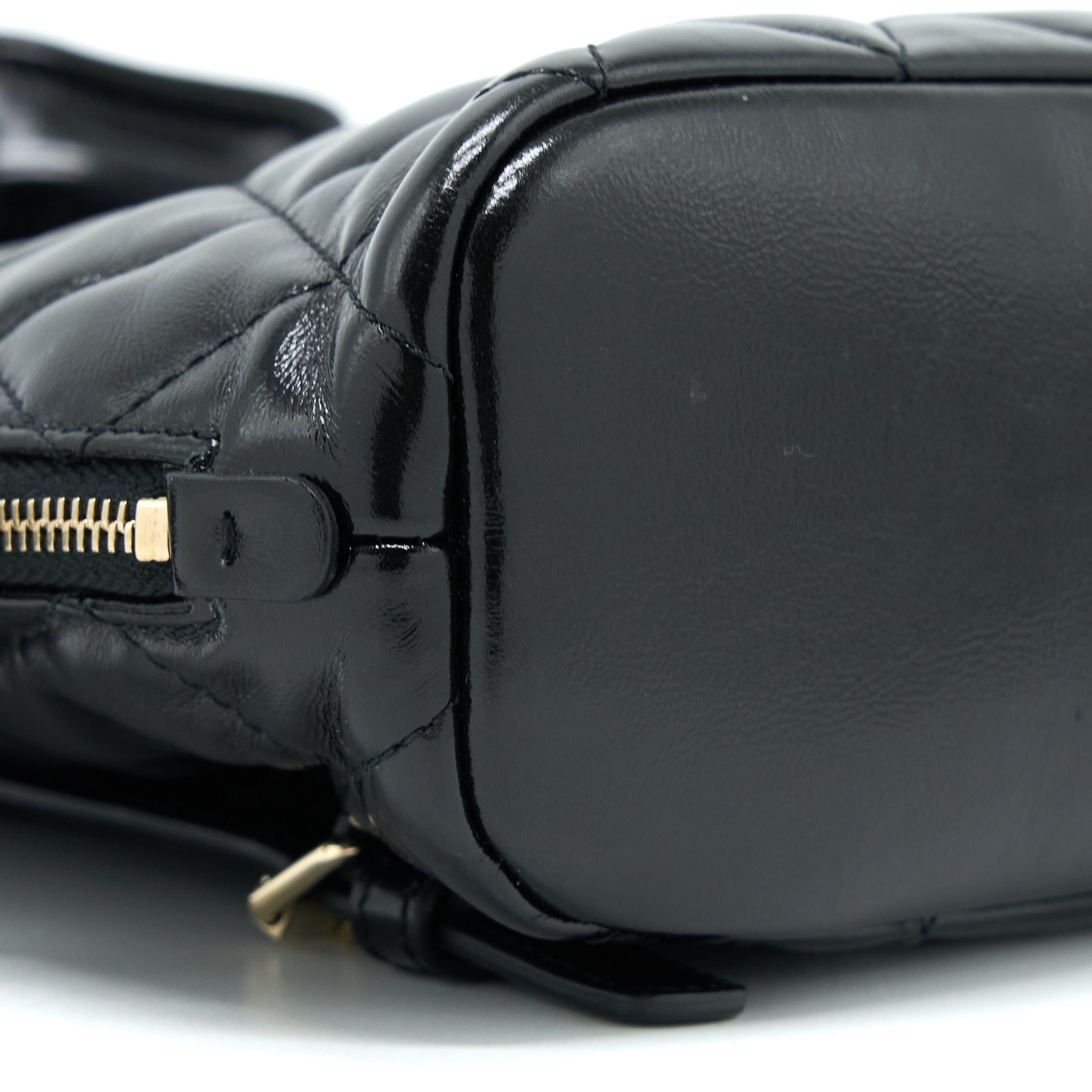 chanel-22a-quilted-backpack-shiny-calfskin-black-lghw