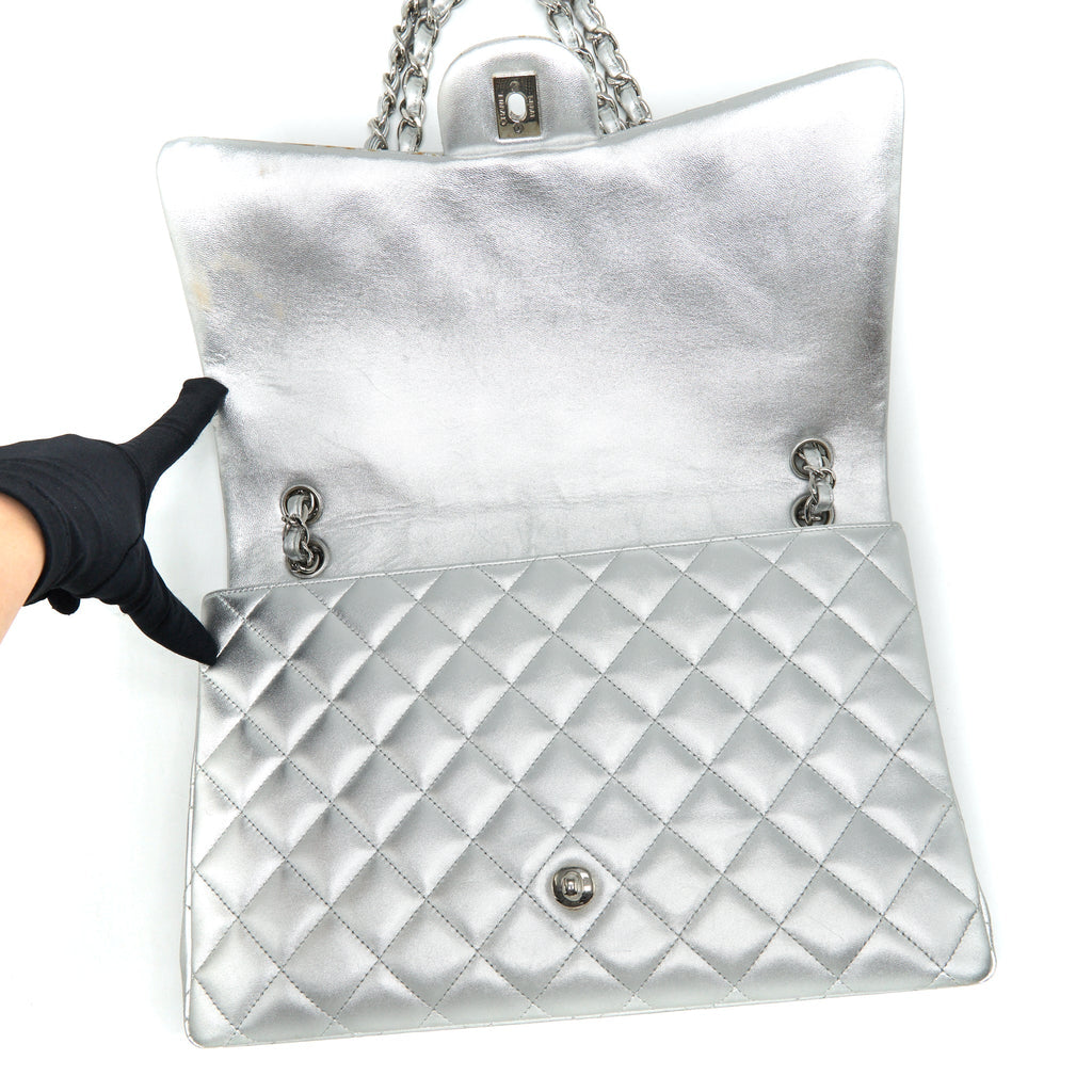 chanel-maxi-classic-double-flap-bag-lambskin-sliver-shw