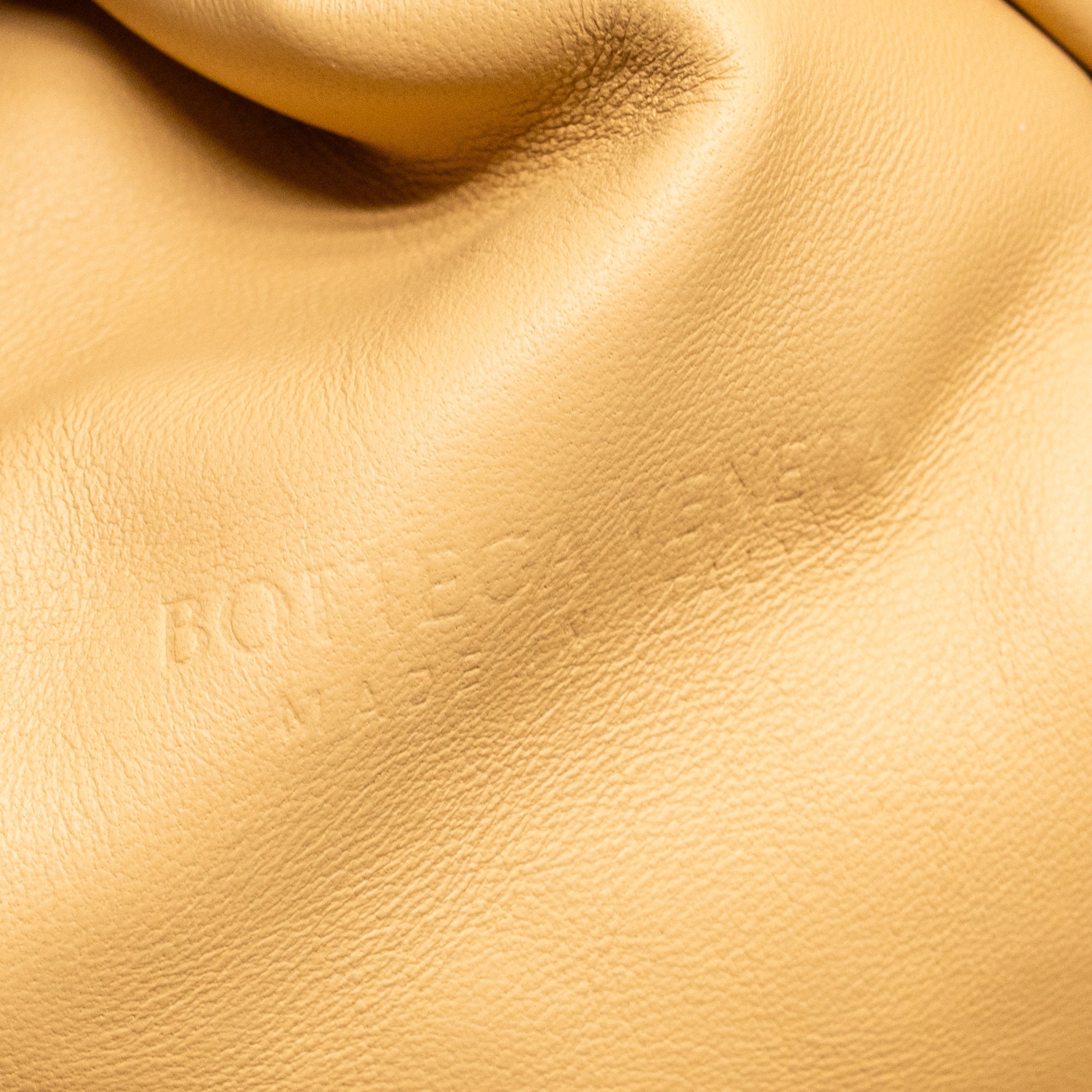 bottega-veneta-pouch-intrecciato-leather-beige-ghw