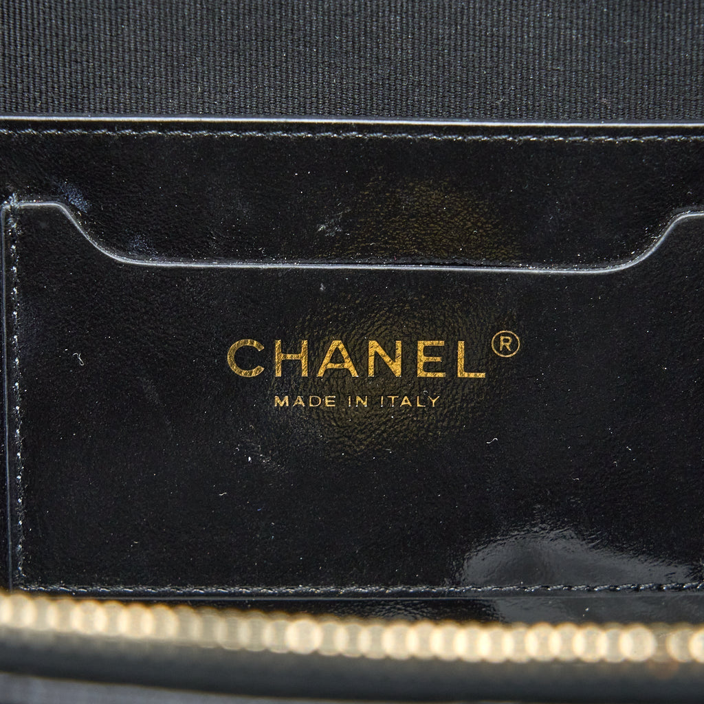 chanel-22a-quilted-backpack-shiny-calfskin-black-lghw