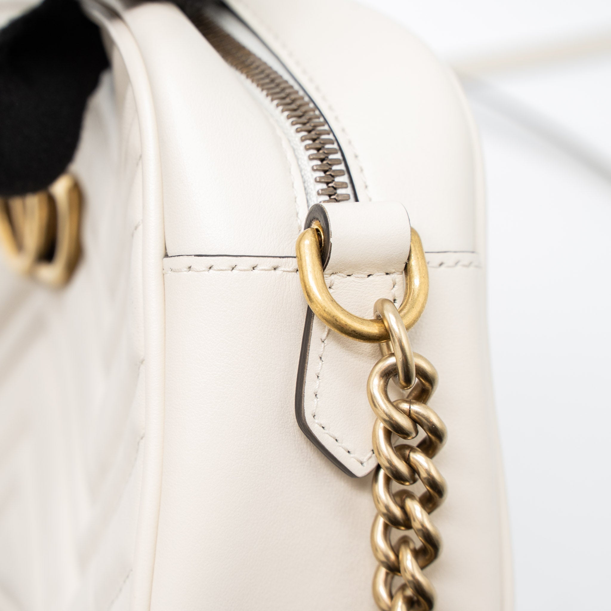 gucci-gg-marmont-camera-shoulder-bag-calfskin-white-ghw