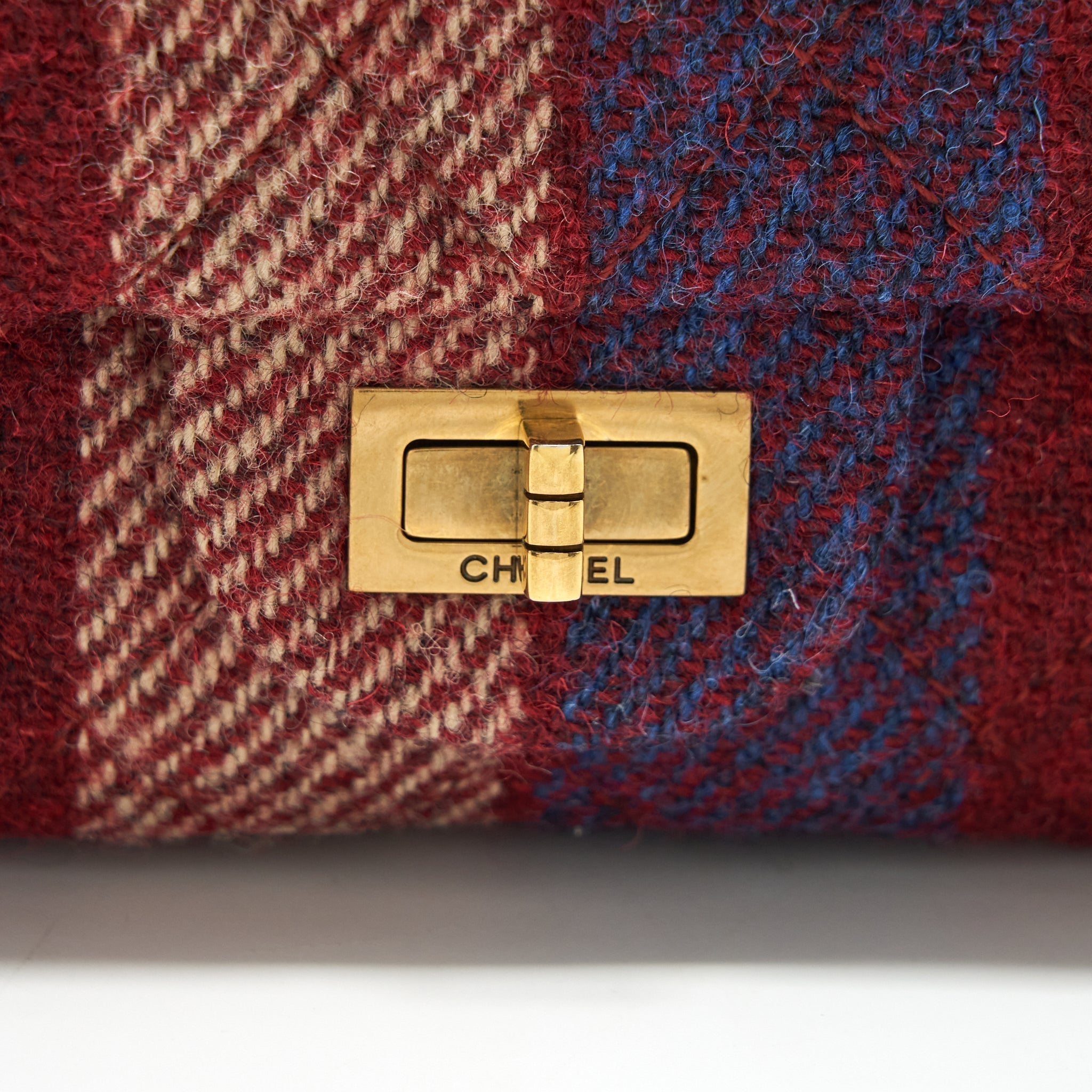 chanel-2-55-226-reissue-classic-double-flap-fabric-multicolour-ruthenium-gold-hardware
