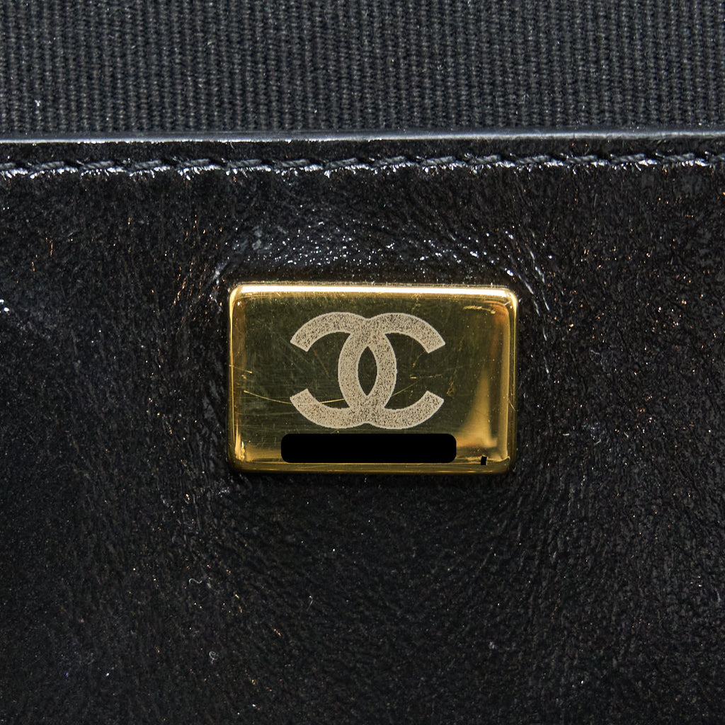 chanel-22a-quilted-backpack-shiny-calfskin-black-lghw