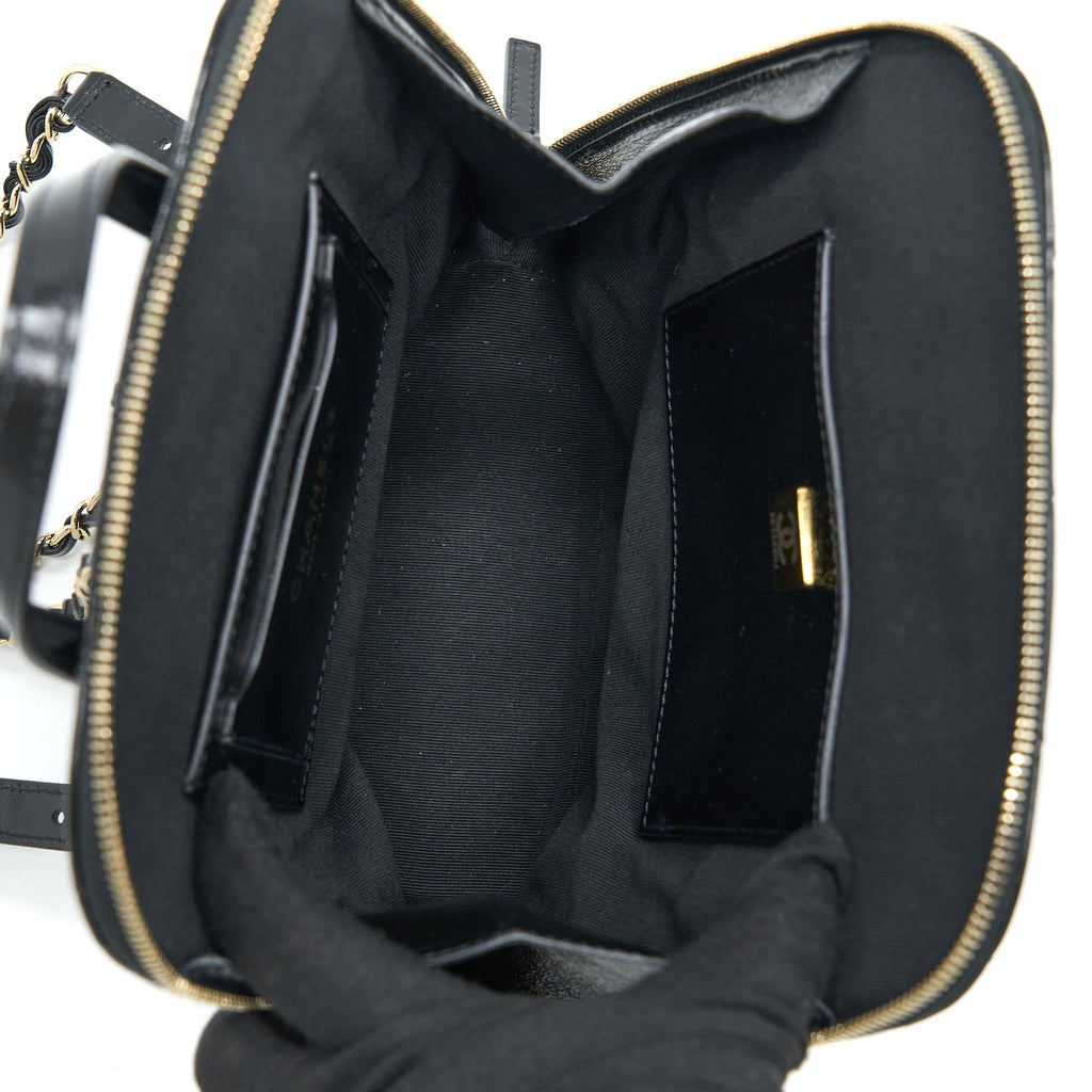 chanel-22a-quilted-backpack-shiny-calfskin-black-lghw