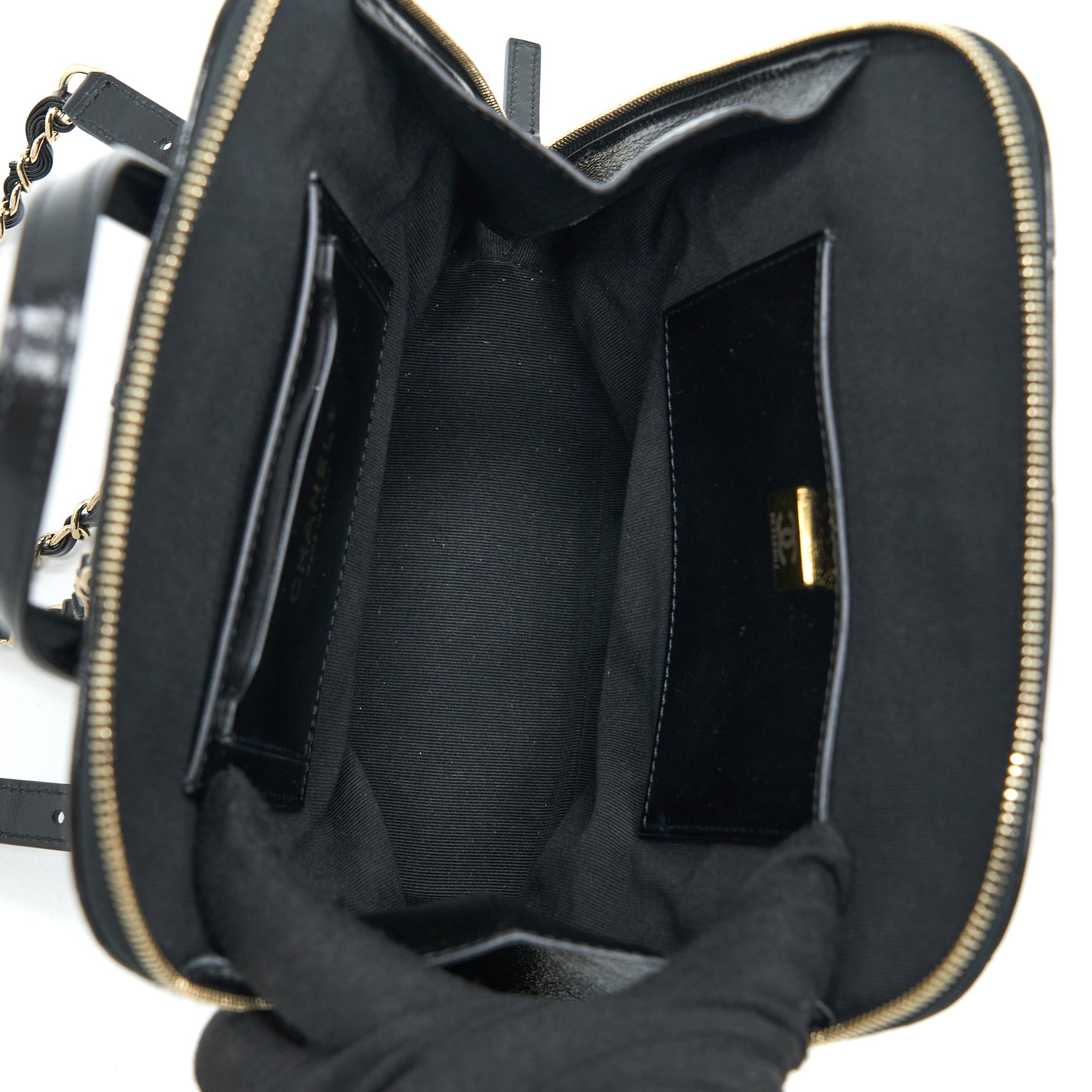 chanel-22a-quilted-backpack-shiny-calfskin-black-lghw