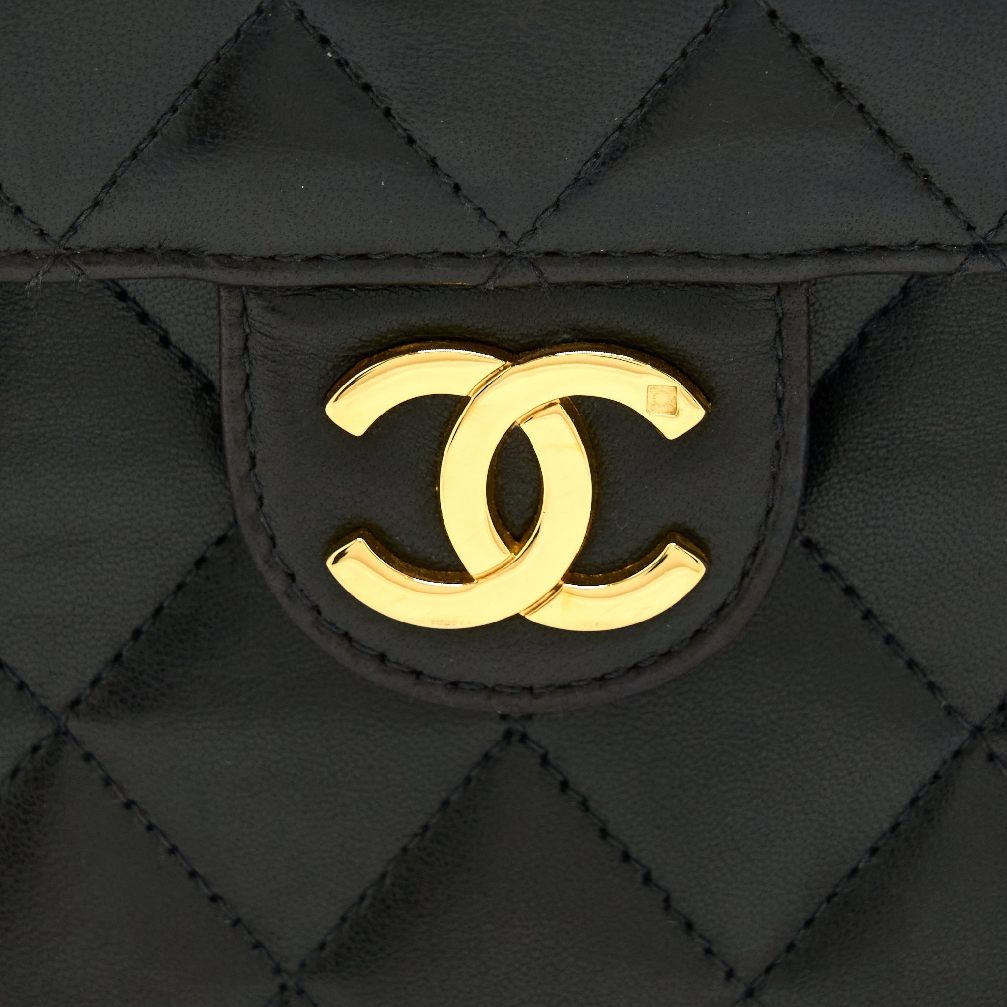 chanel-vintage-flap-bag-lambskin-black-ghw