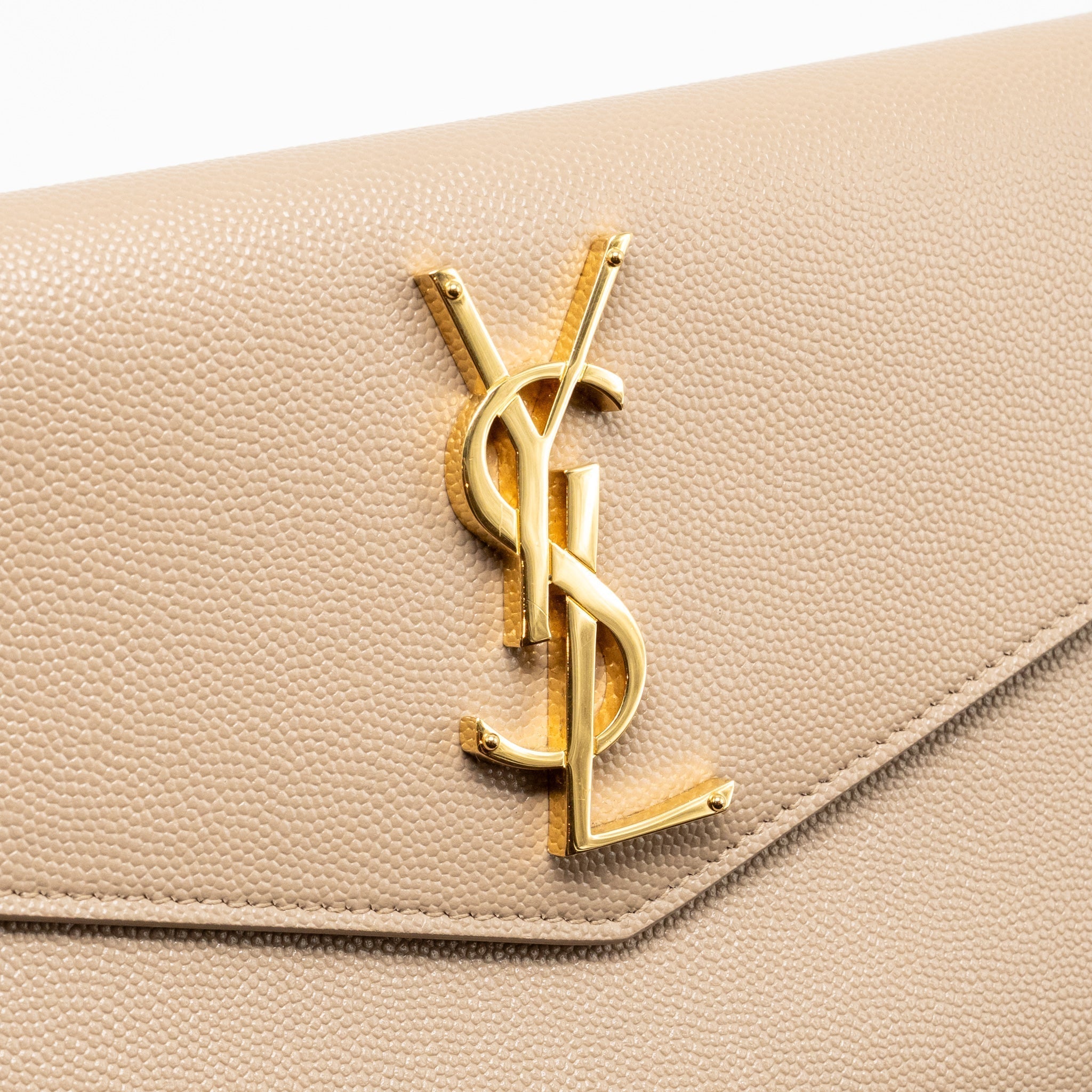 saint-laurent-uptown-clutch-grained-calfskin-beige-ghw