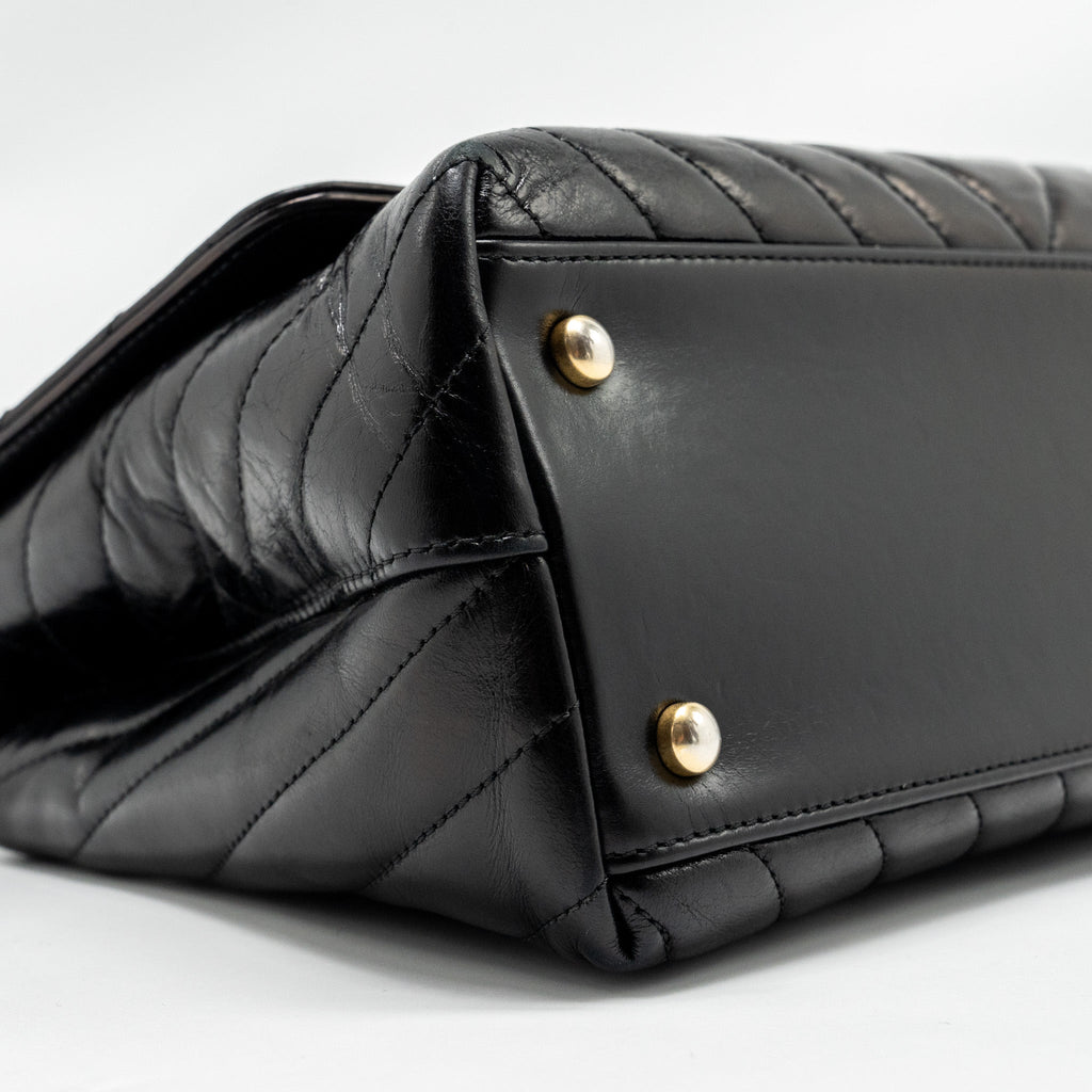 chanel-medium-coco-handle-chevron-calfskin-black-ghw-copy
