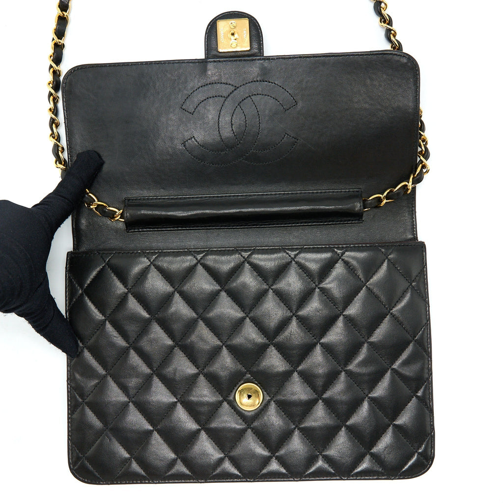 chanel-vintage-flap-bag-lambskin-black-ghw
