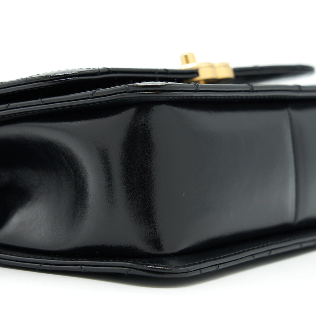 chanel-21a-gold-crush-flap-bag-calfskin-black-ghw-microchip