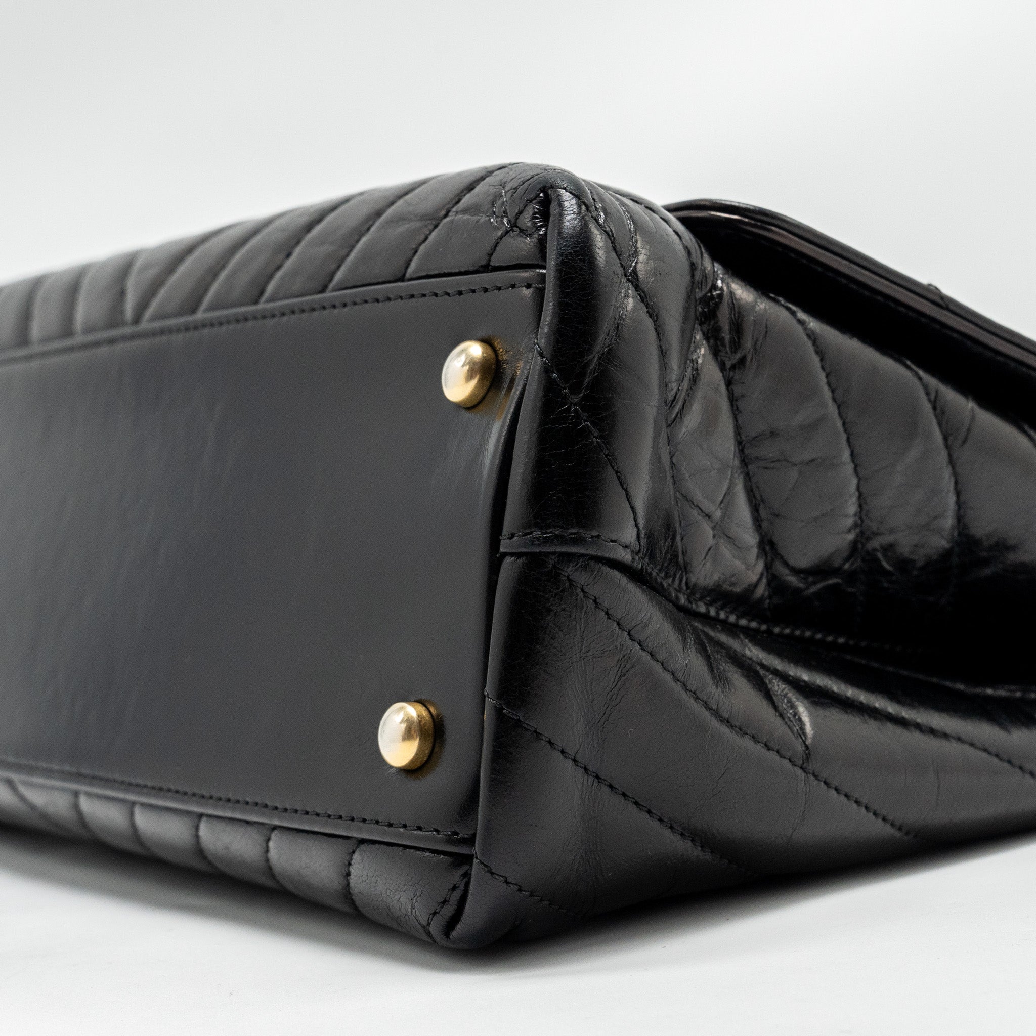 chanel-medium-coco-handle-chevron-calfskin-black-ghw-copy
