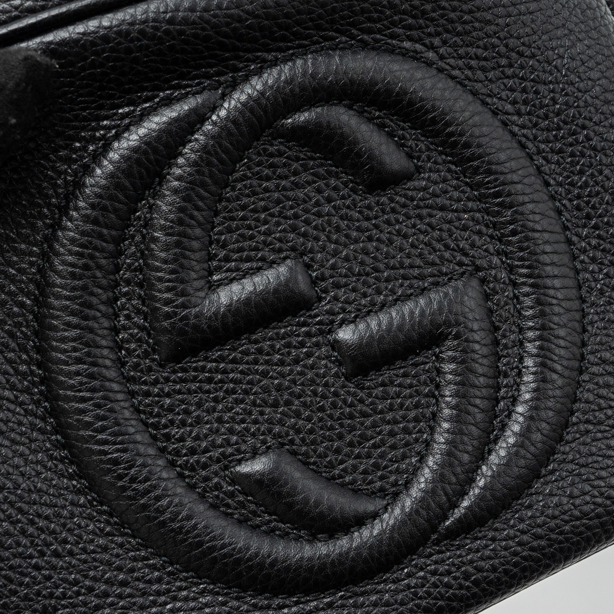 gucci-soho-disco-camera-bag-grained-calfskin-black-ghw