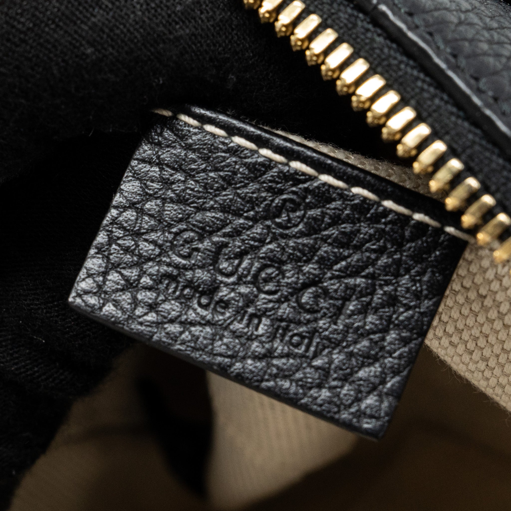 gucci-soho-disco-camera-bag-grained-calfskin-black-ghw