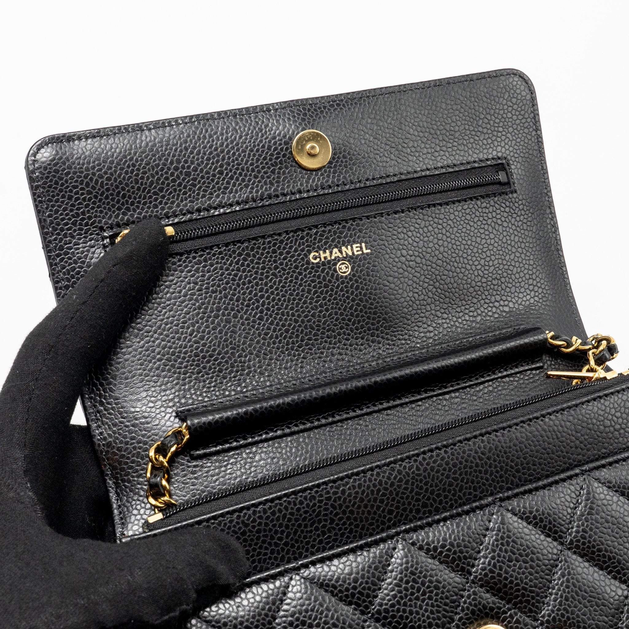 chanel-classic-wallet-on-chain-caviar-black-ghwmicrochip-4