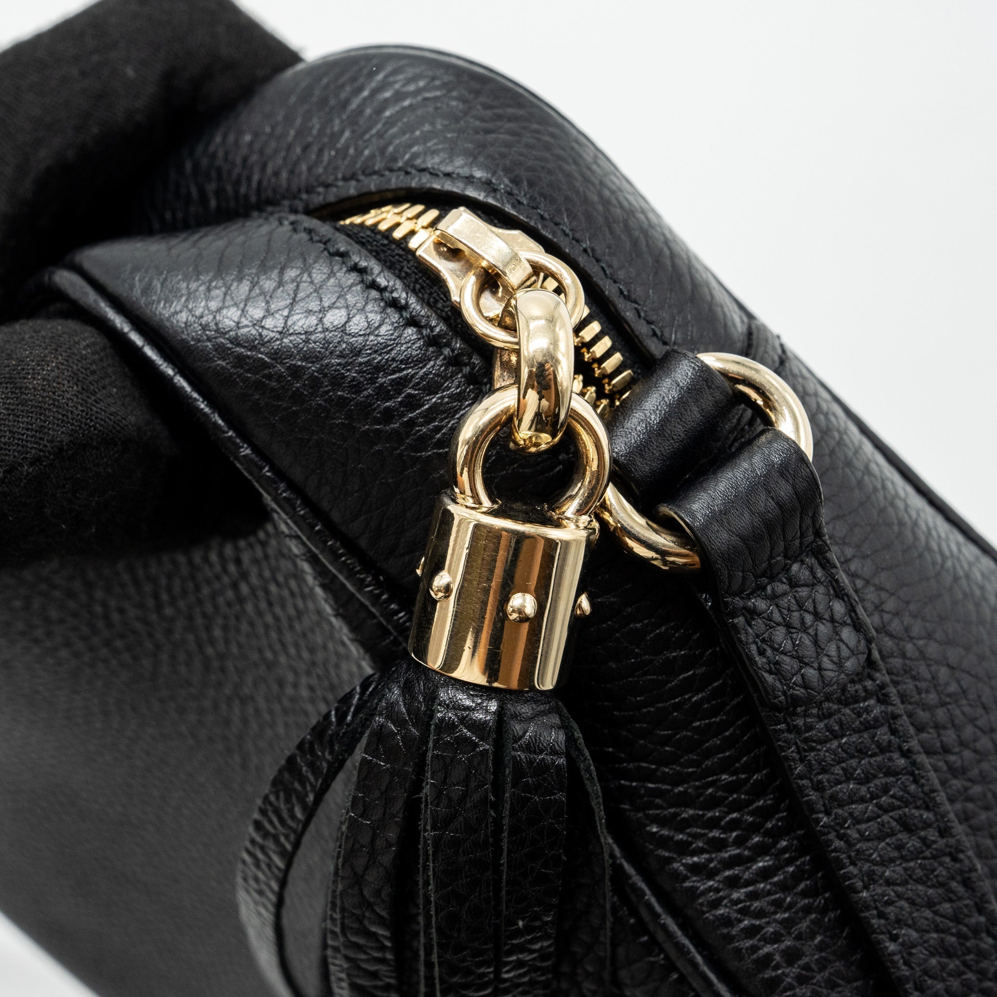 gucci-soho-disco-camera-bag-grained-calfskin-black-ghw