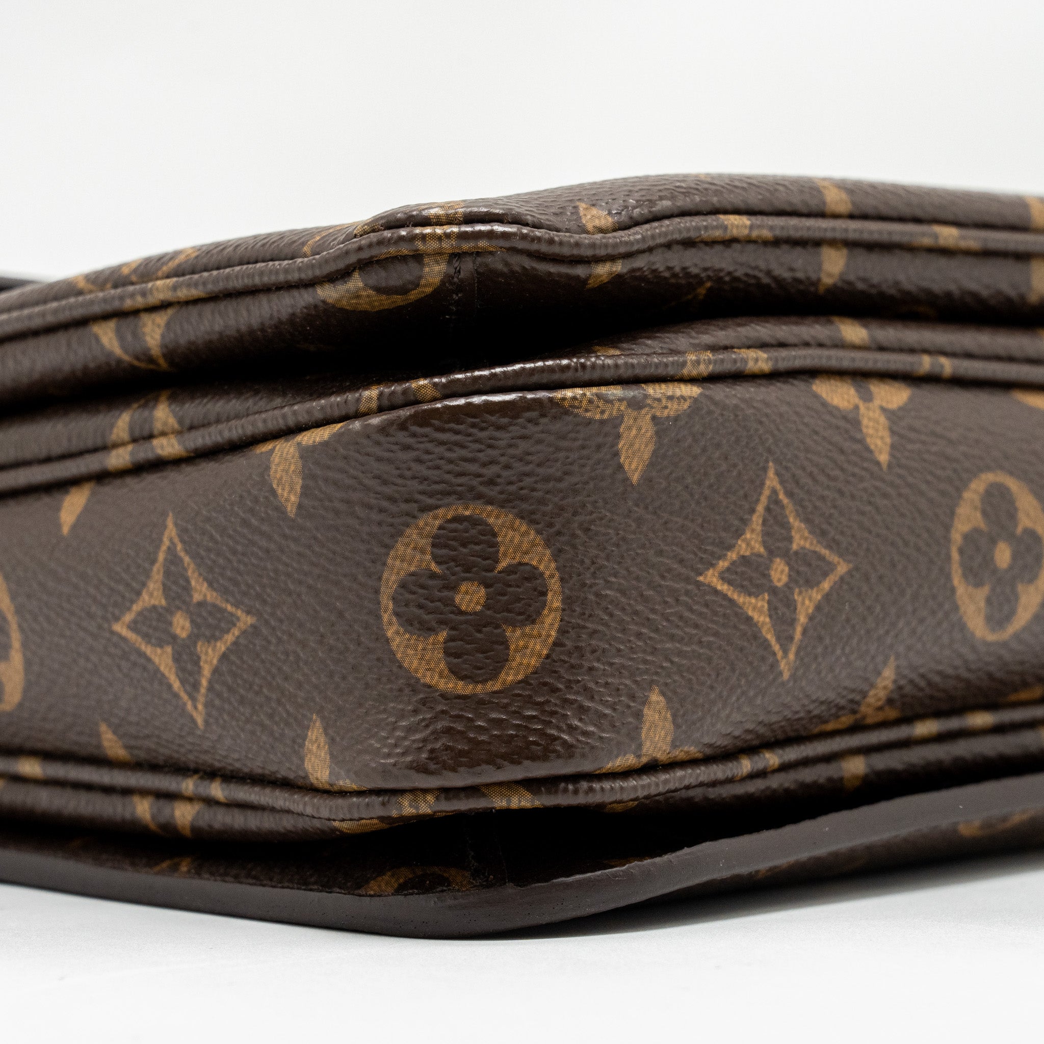 louis-vuitton-pochette-metis-monogram-canvas-ghw-28