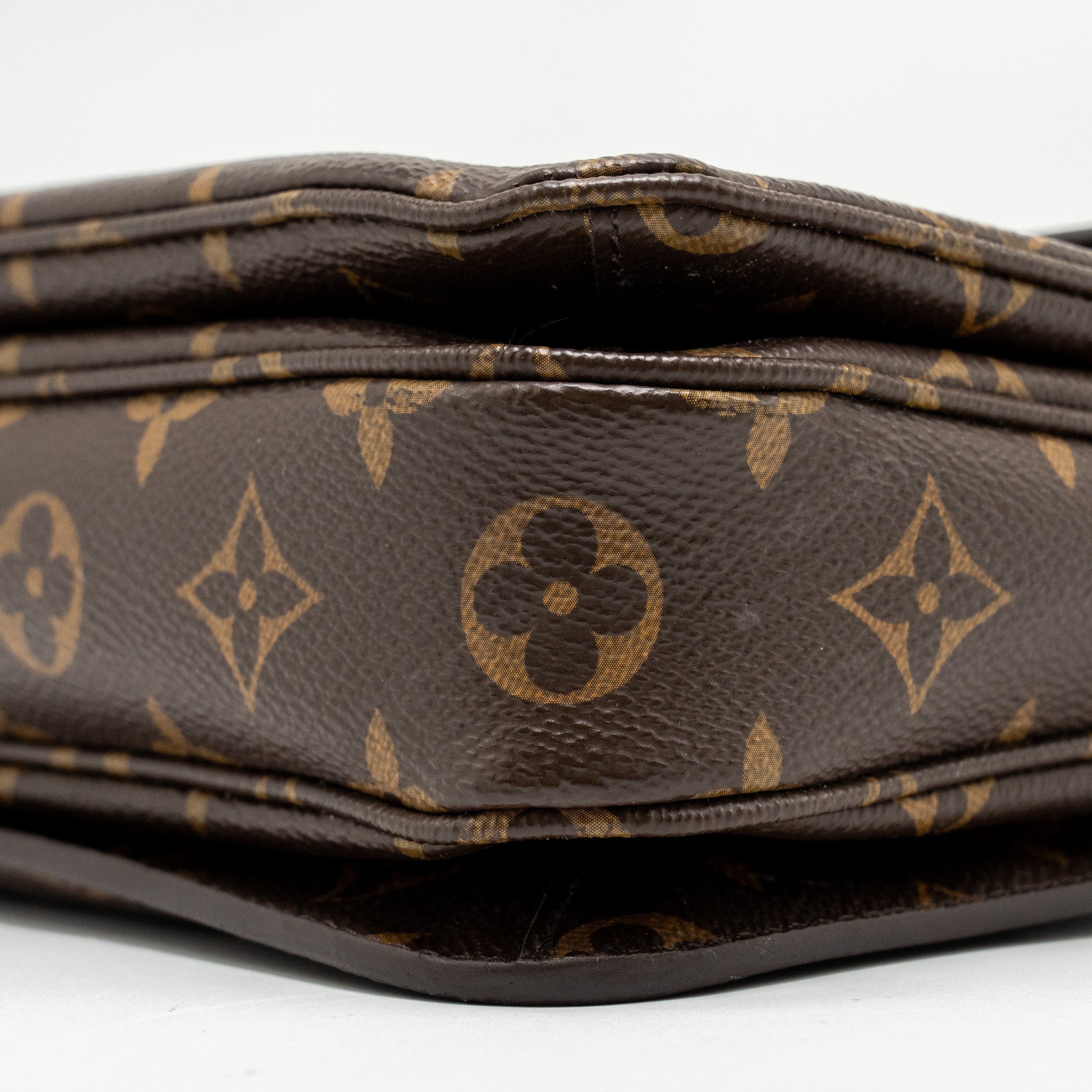 louis-vuitton-pochette-metis-monogram-canvas-ghw-28