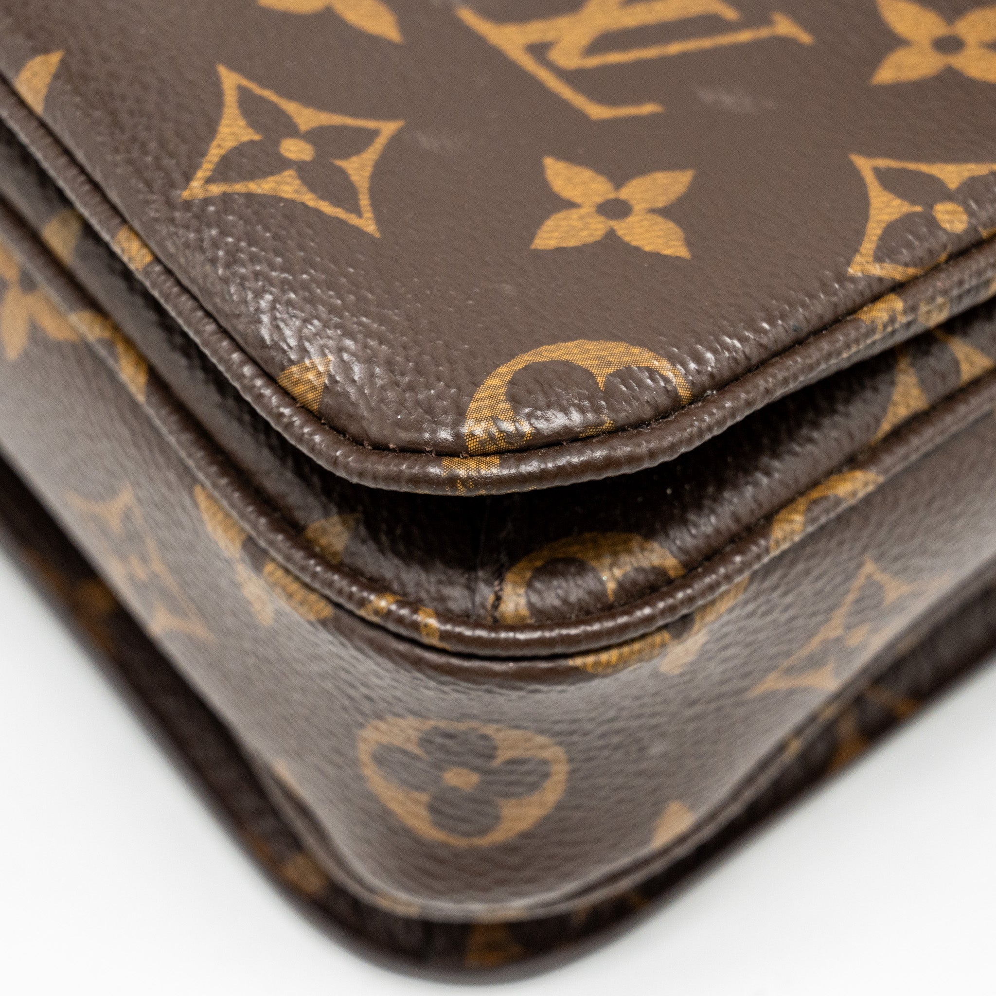 louis-vuitton-pochette-metis-monogram-canvas-ghw-28