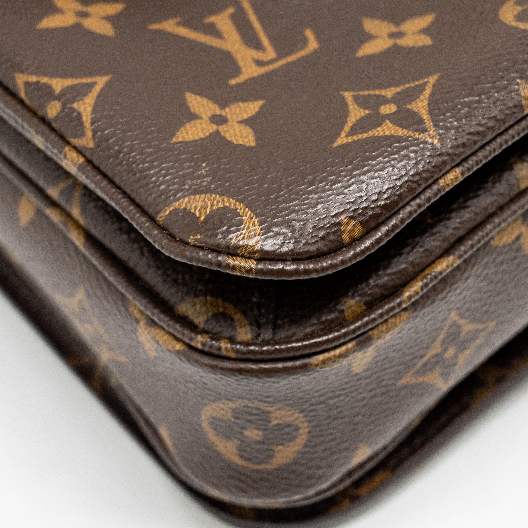 louis-vuitton-pochette-metis-monogram-canvas-ghw-28