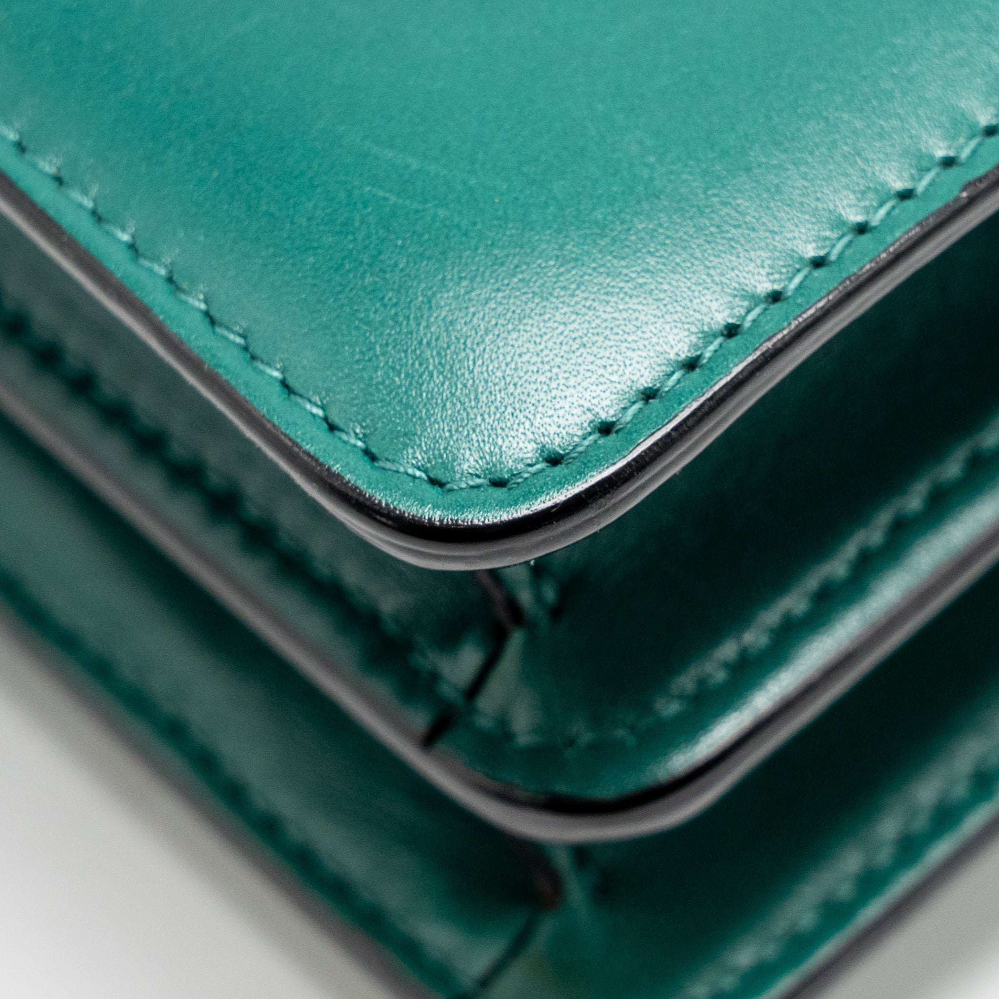 bvlgari-serpenti-forever-flap-bag-calfskin-green-lghw