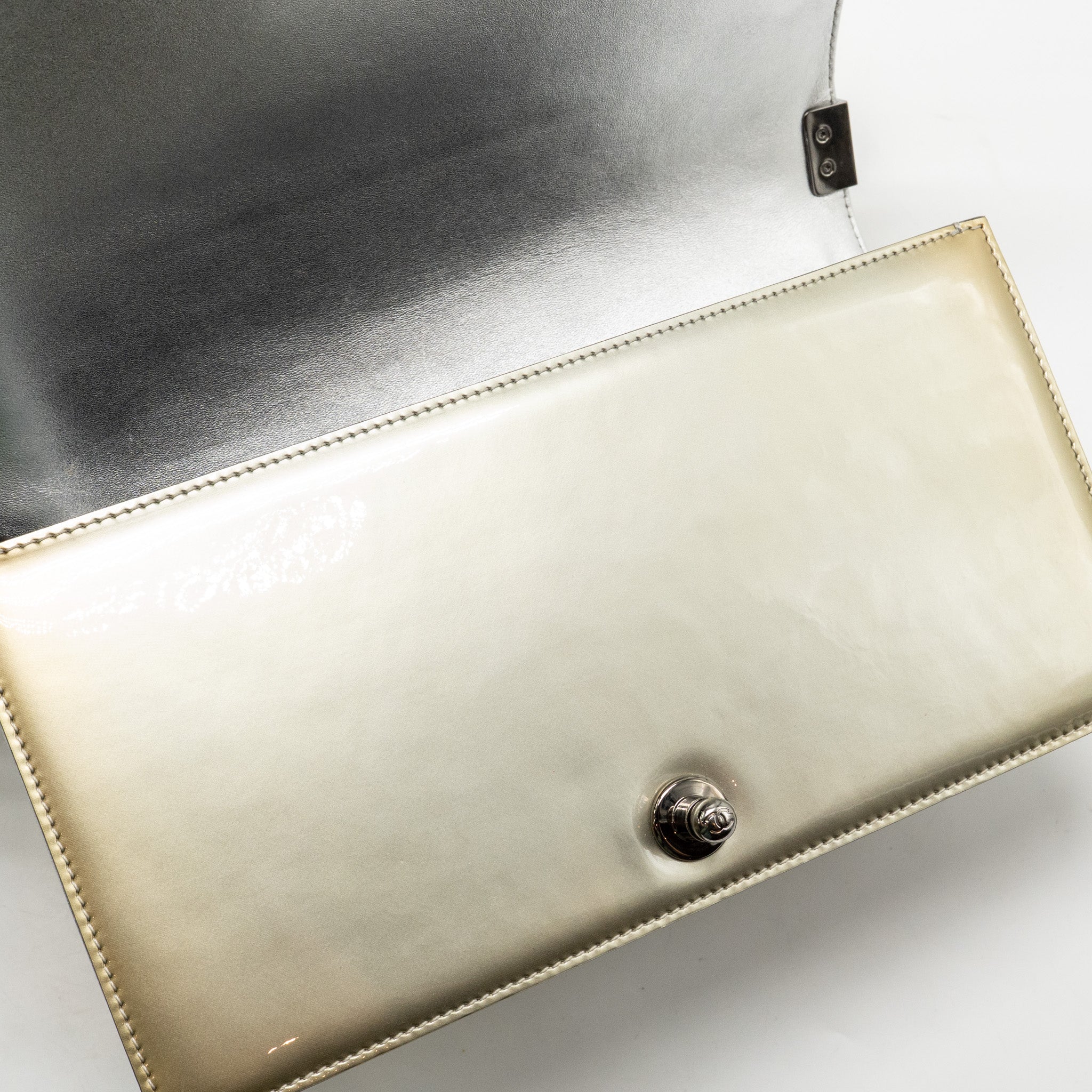 chanel-medium-boy-bag-metallic-patent-calfskin-metallic-lambskin-gold-silver-shw-copy