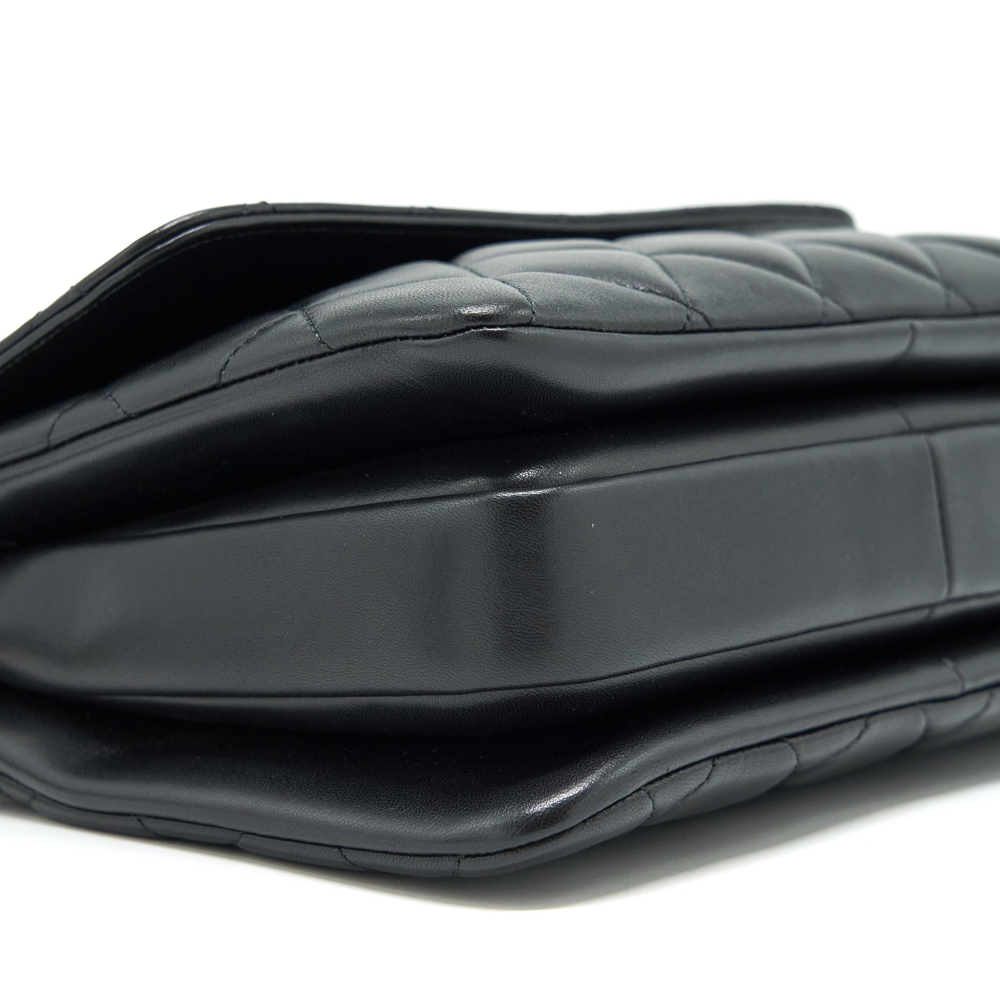 chanel-trendy-cc-flap-bag-lambskin-black-lghw