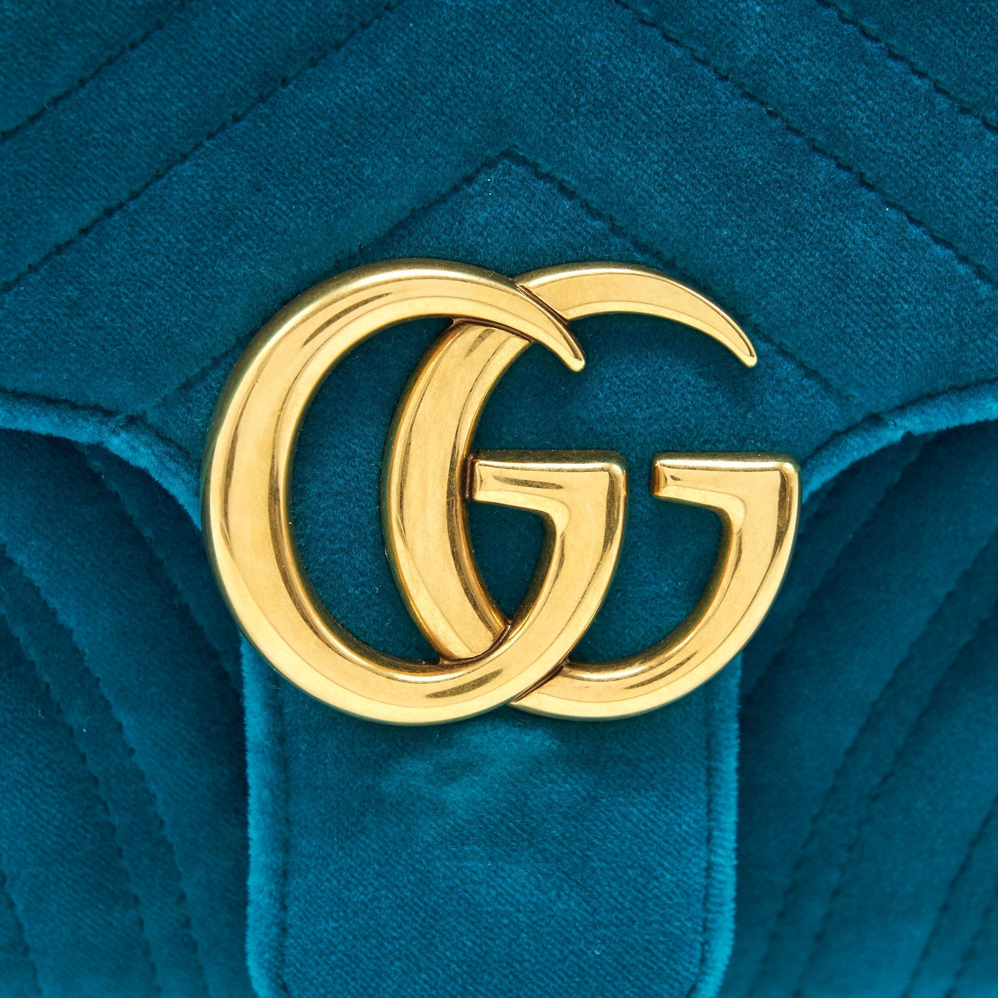 gucci-mini-marmont-flap-bag-velvet-green
