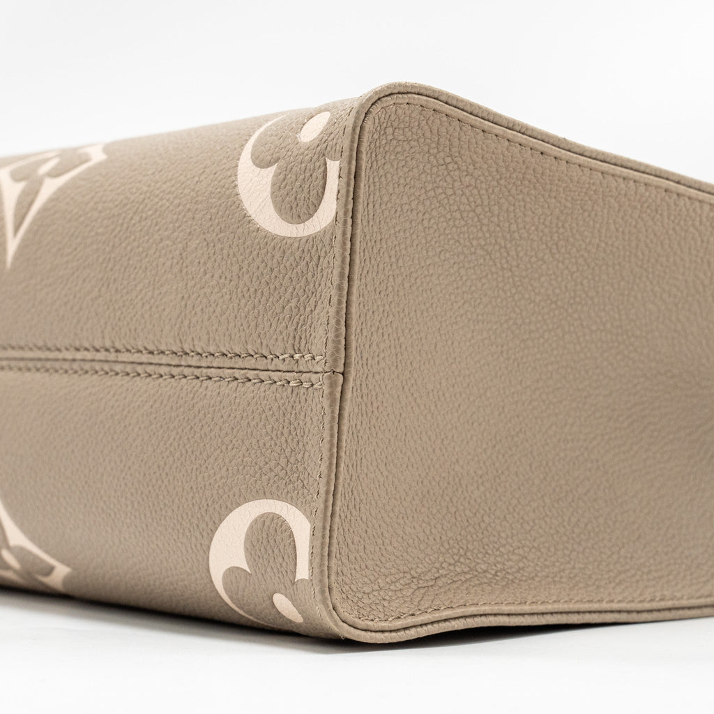 louis-vuitton-on-the-go-pm-bicolour-monogram-empreinte-leather-tourterelle-creme-ghw