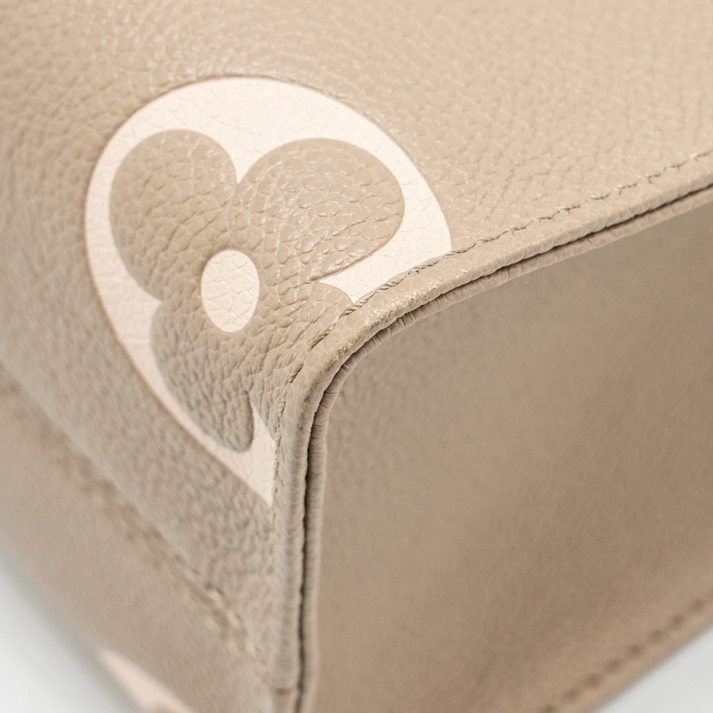 louis-vuitton-on-the-go-pm-bicolour-monogram-empreinte-leather-tourterelle-creme-ghw