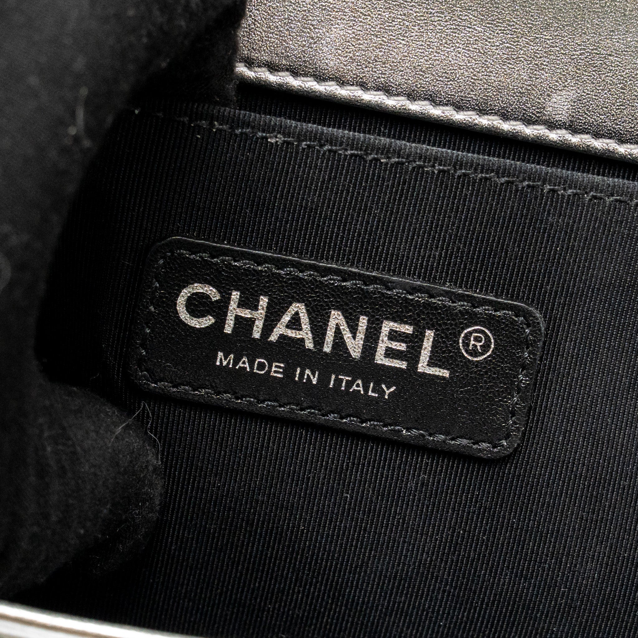 chanel-medium-boy-bag-metallic-patent-calfskin-metallic-lambskin-gold-silver-shw-copy