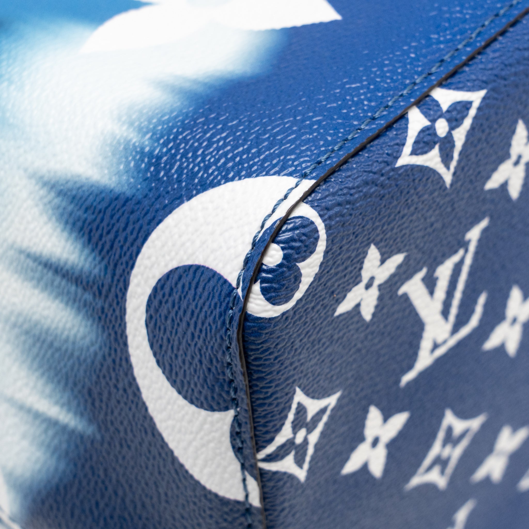 louis-vuitton-neonoe-lv-escale-mm-pastel-giant-monogram-canvas-blue-white-shw