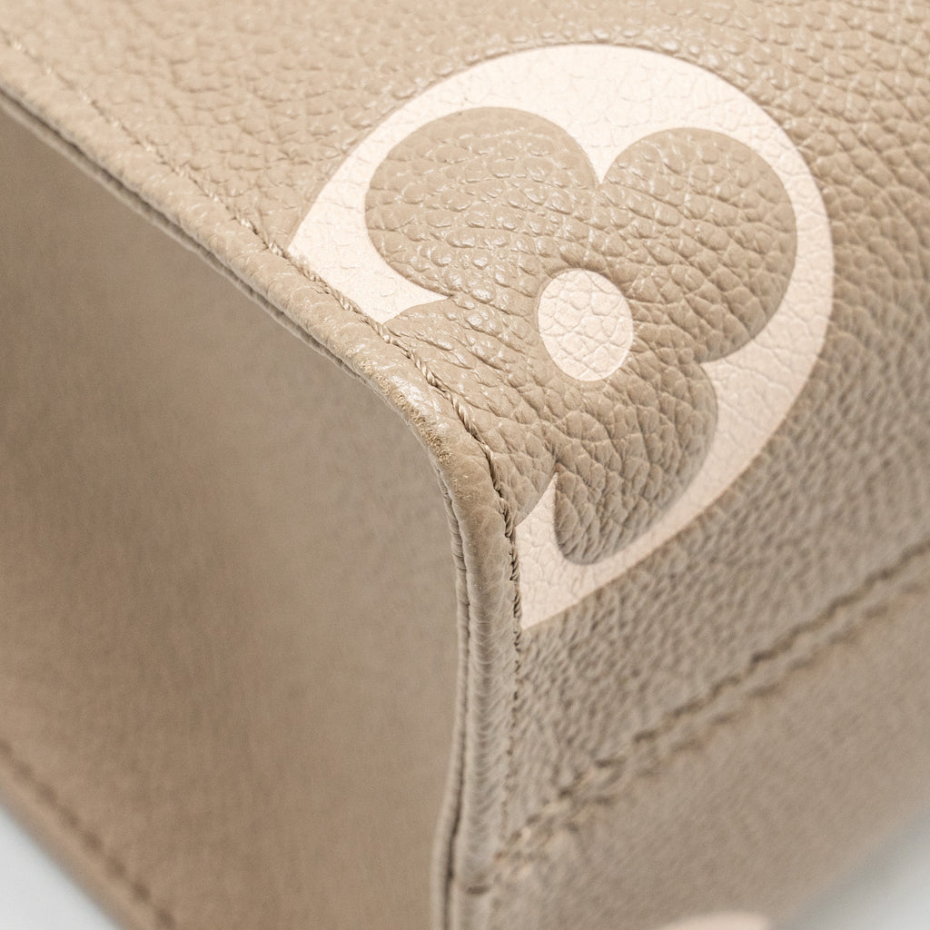 louis-vuitton-on-the-go-pm-bicolour-monogram-empreinte-leather-tourterelle-creme-ghw