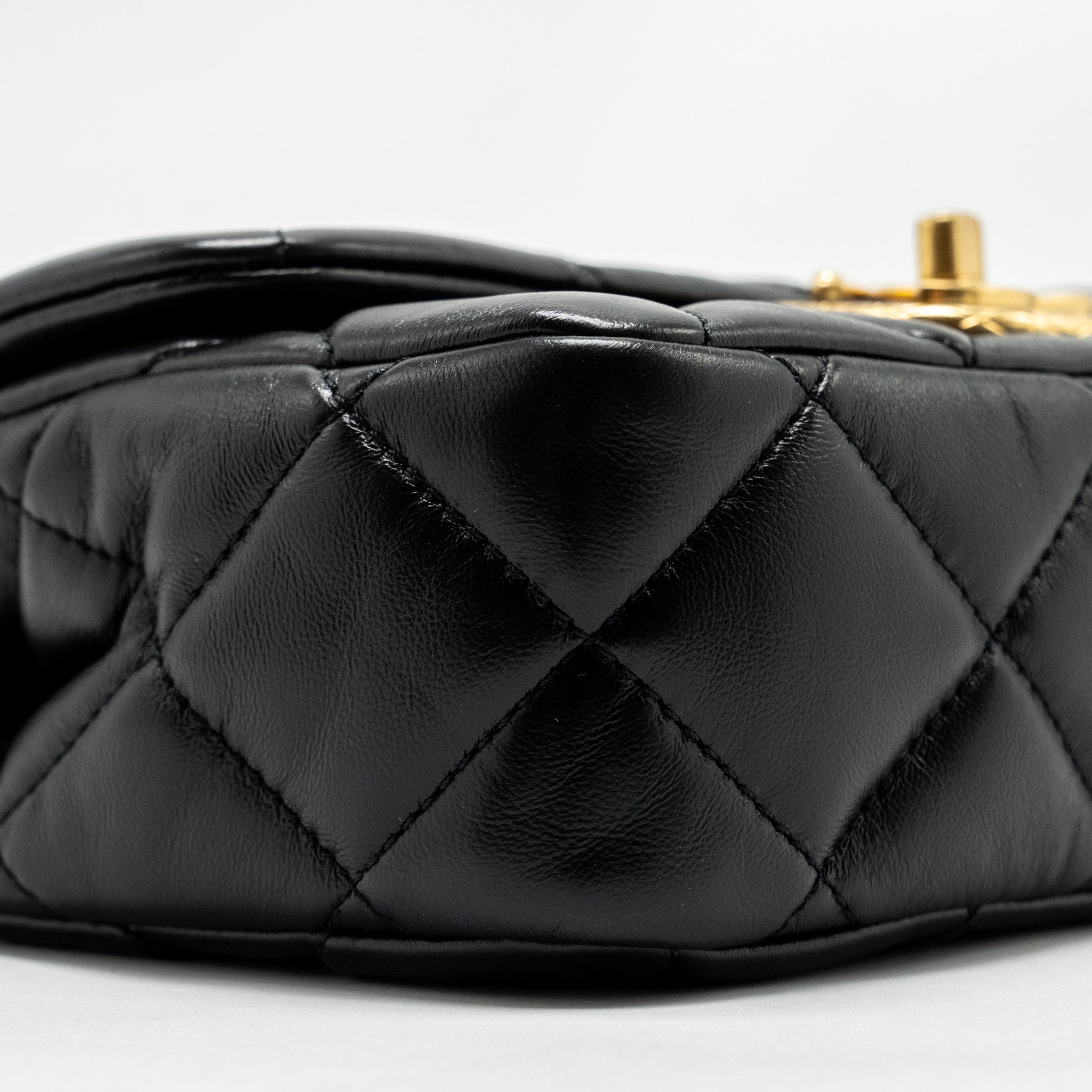 chanel-22b-mini-flap-bag-lambskin-black-ghw-microchip