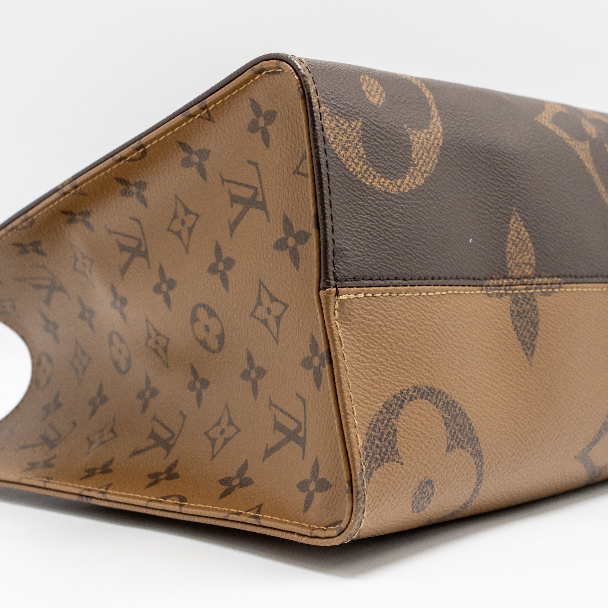 louis-vuitton-onthego-mm-monogram-canvas-ghw-10