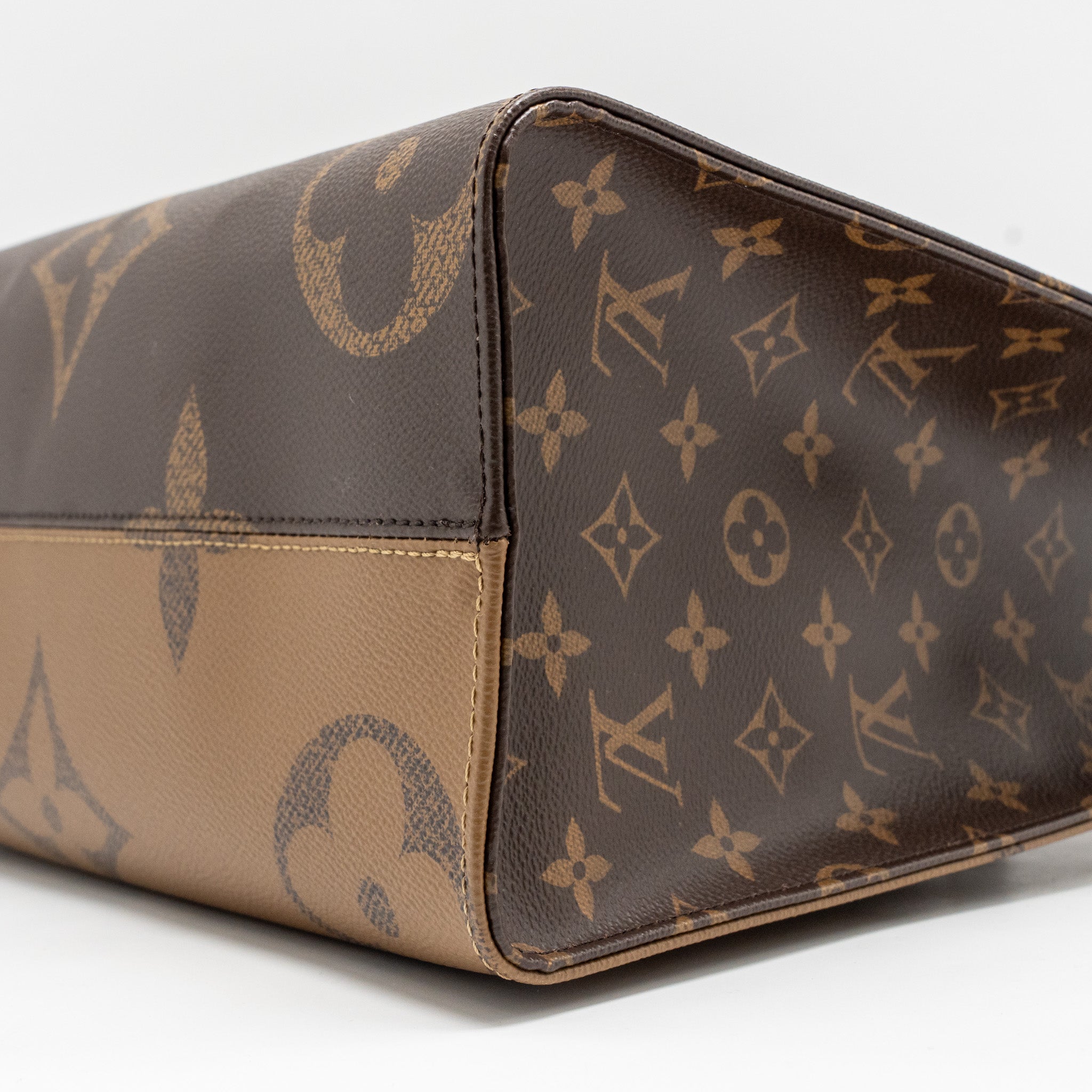 louis-vuitton-onthego-mm-monogram-canvas-ghw-10